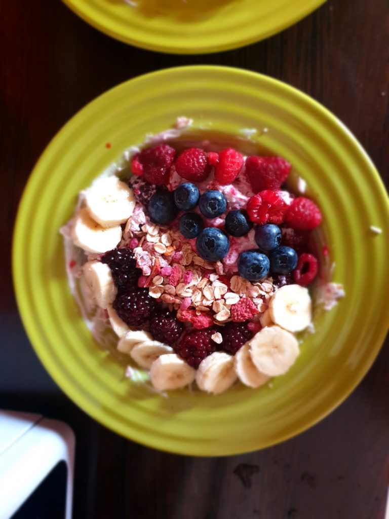 My kind of breakfast! Made with greek yogurt, oatmeal and fruits!