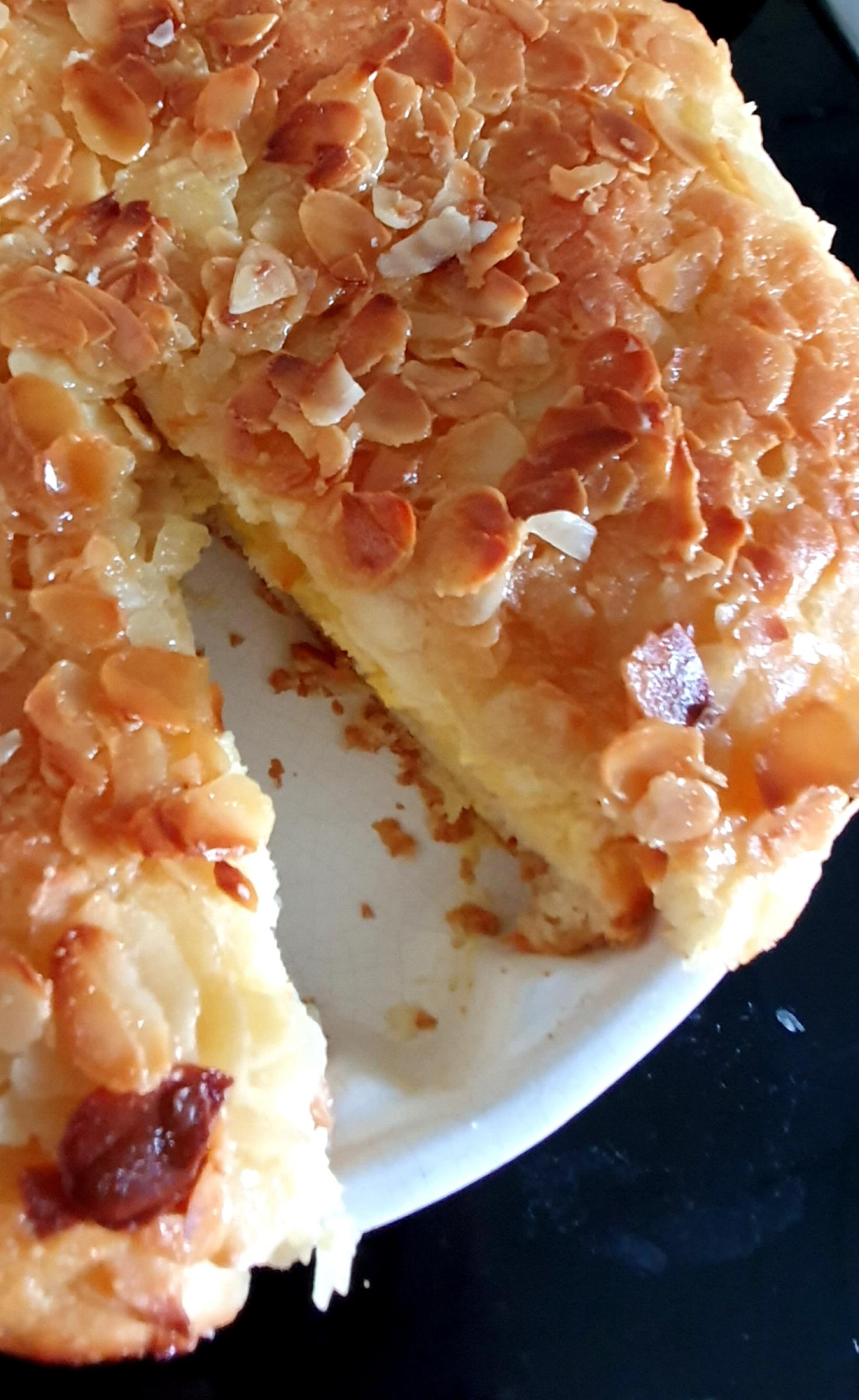 This is called Bienenstich in German (bei sting). Tastes delicious ...