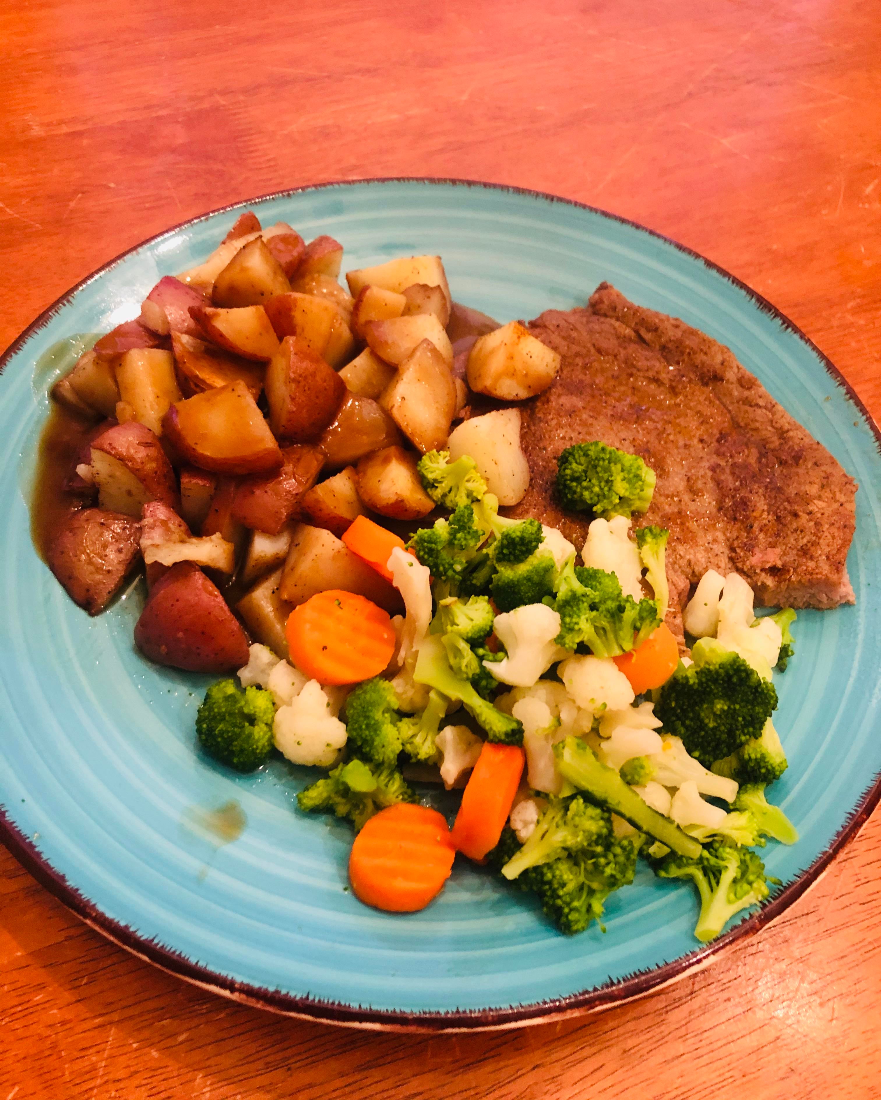 Beef Sirloin with California blend mixed vegetables, and roasted