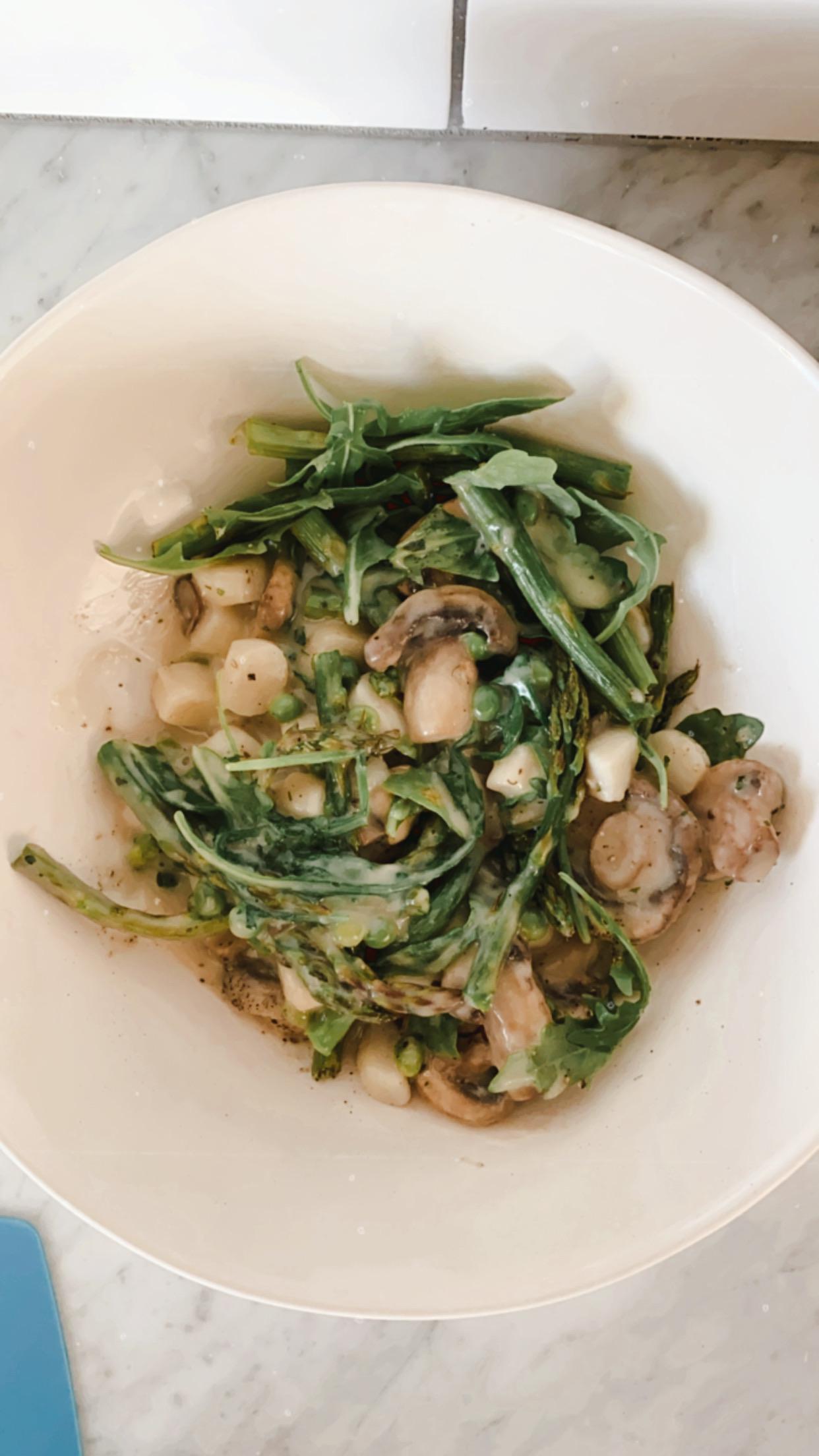 Trader Joe’s Saucy Scallops + volume veg for 400 cals Dining and Cooking