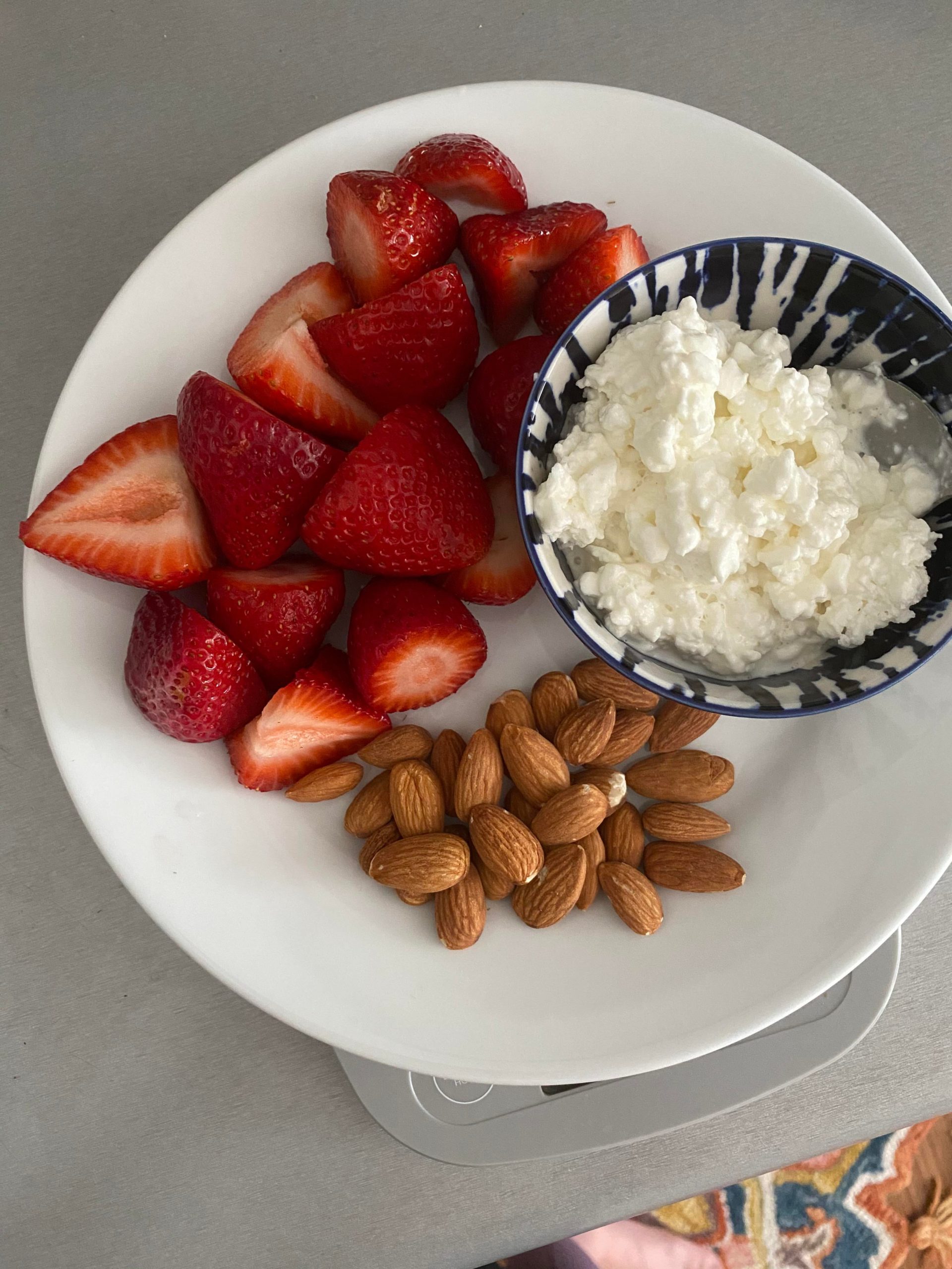 200g strawberries, 113g cottage cheese, 30g raw almonds = a 354 calorie