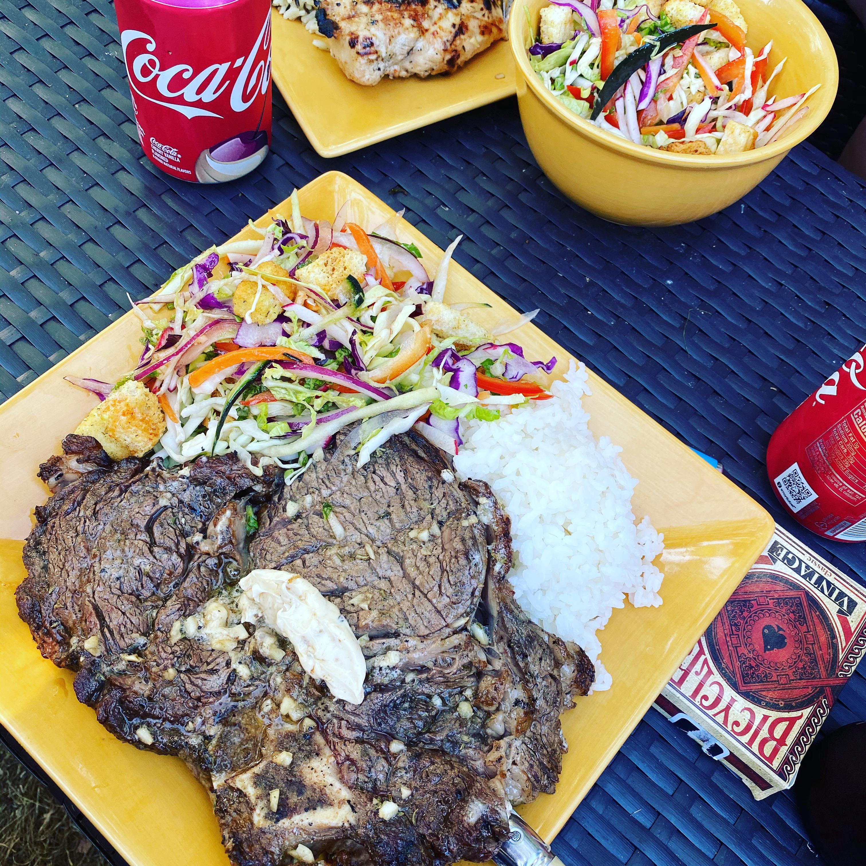 [homemade] A ribeye steak with white rice and sriacha honey vinaigrette ...