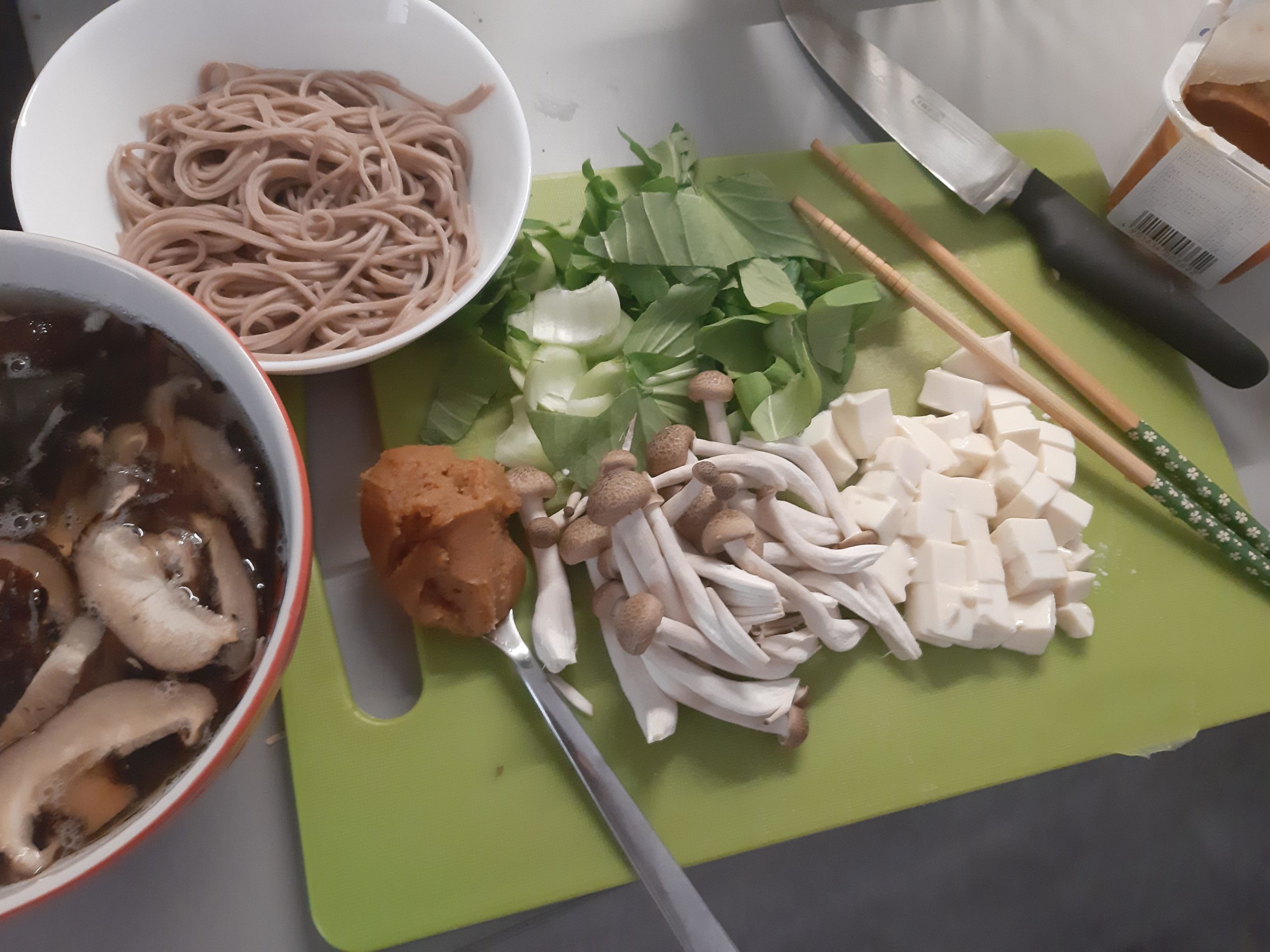 450 kcal miso soup noodle magic (50g soba and 1 l soup!) Dining and