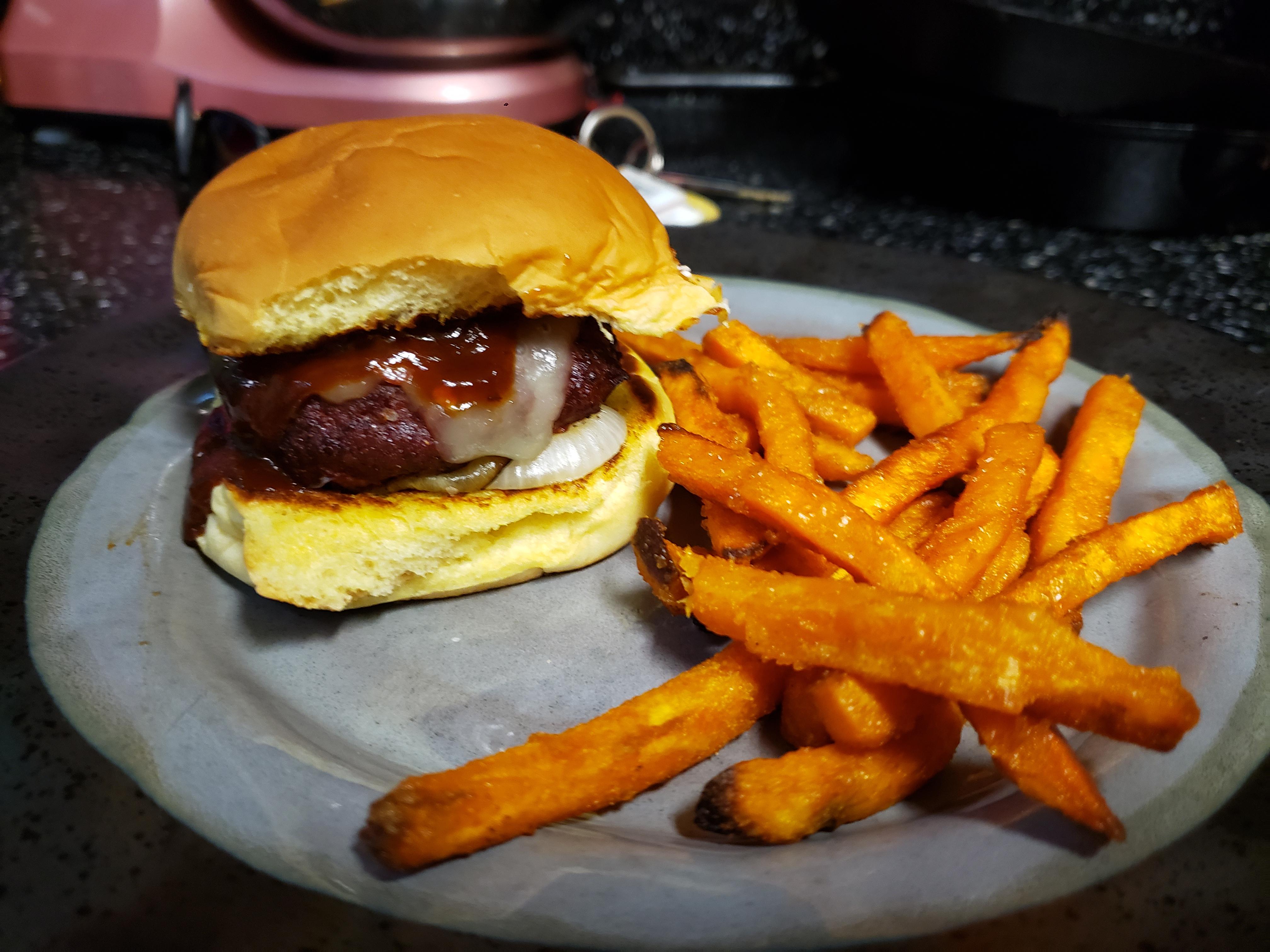Smoked burger, habanero jack cheese, grilled onions, classic potato bun