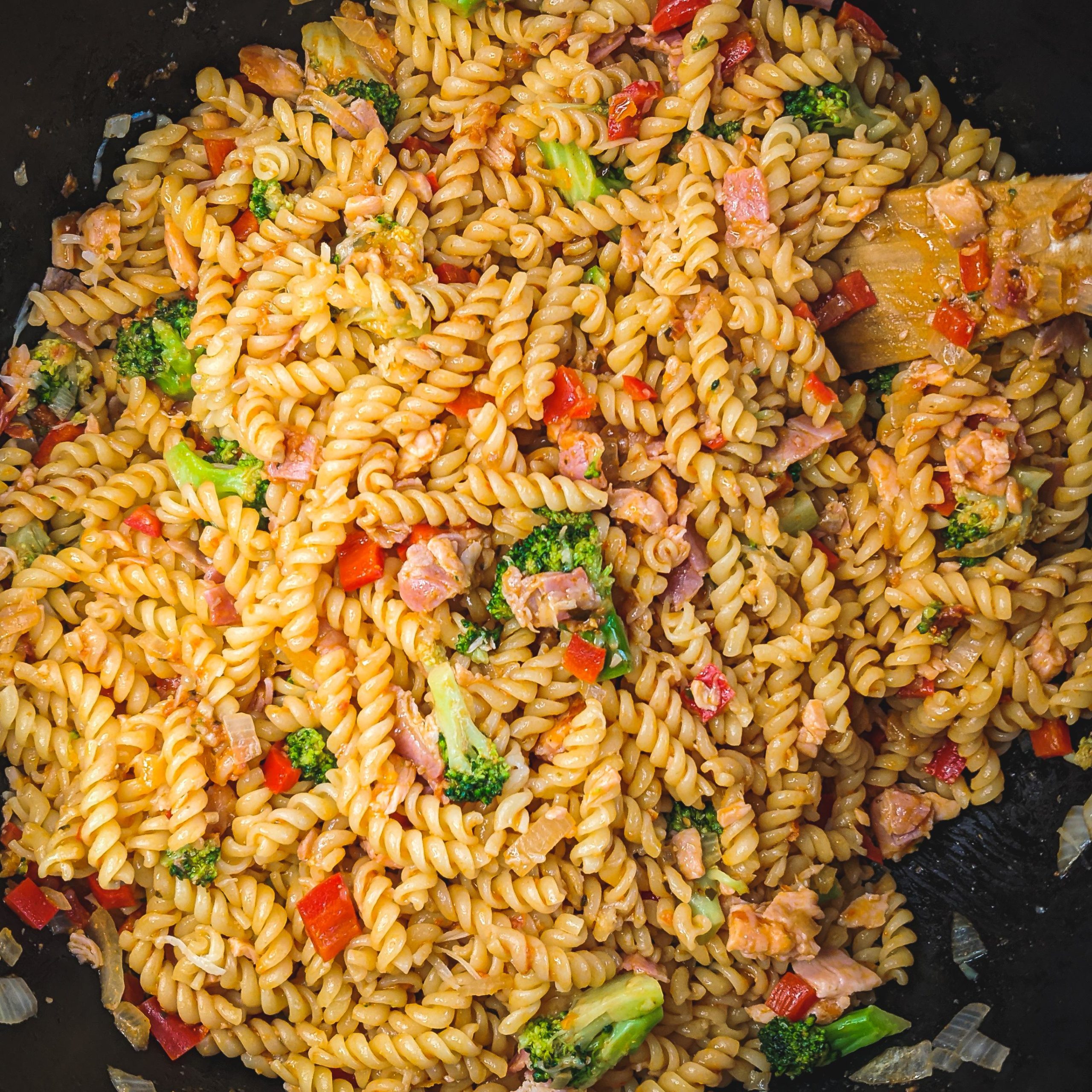 Pasta pesto with salmon and red pesto Dining and Cooking
