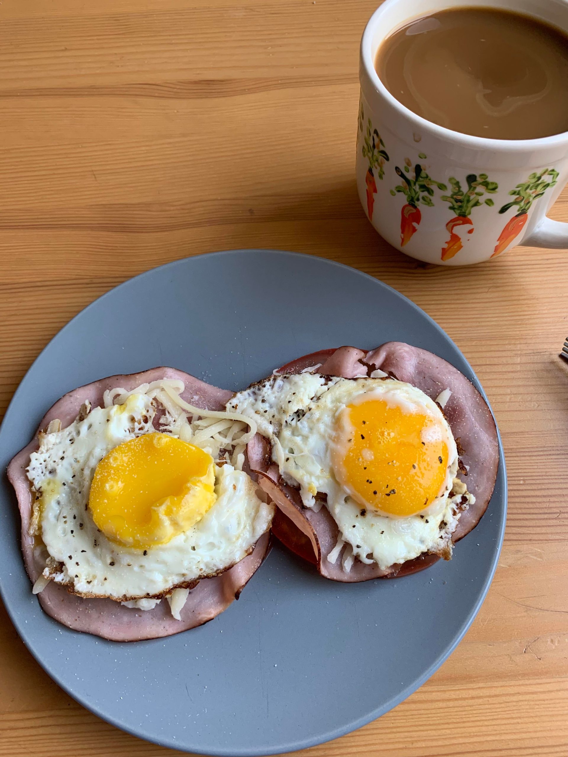 Tomato, ham, cheese, and eggs for 259 calories. Plus half and half in