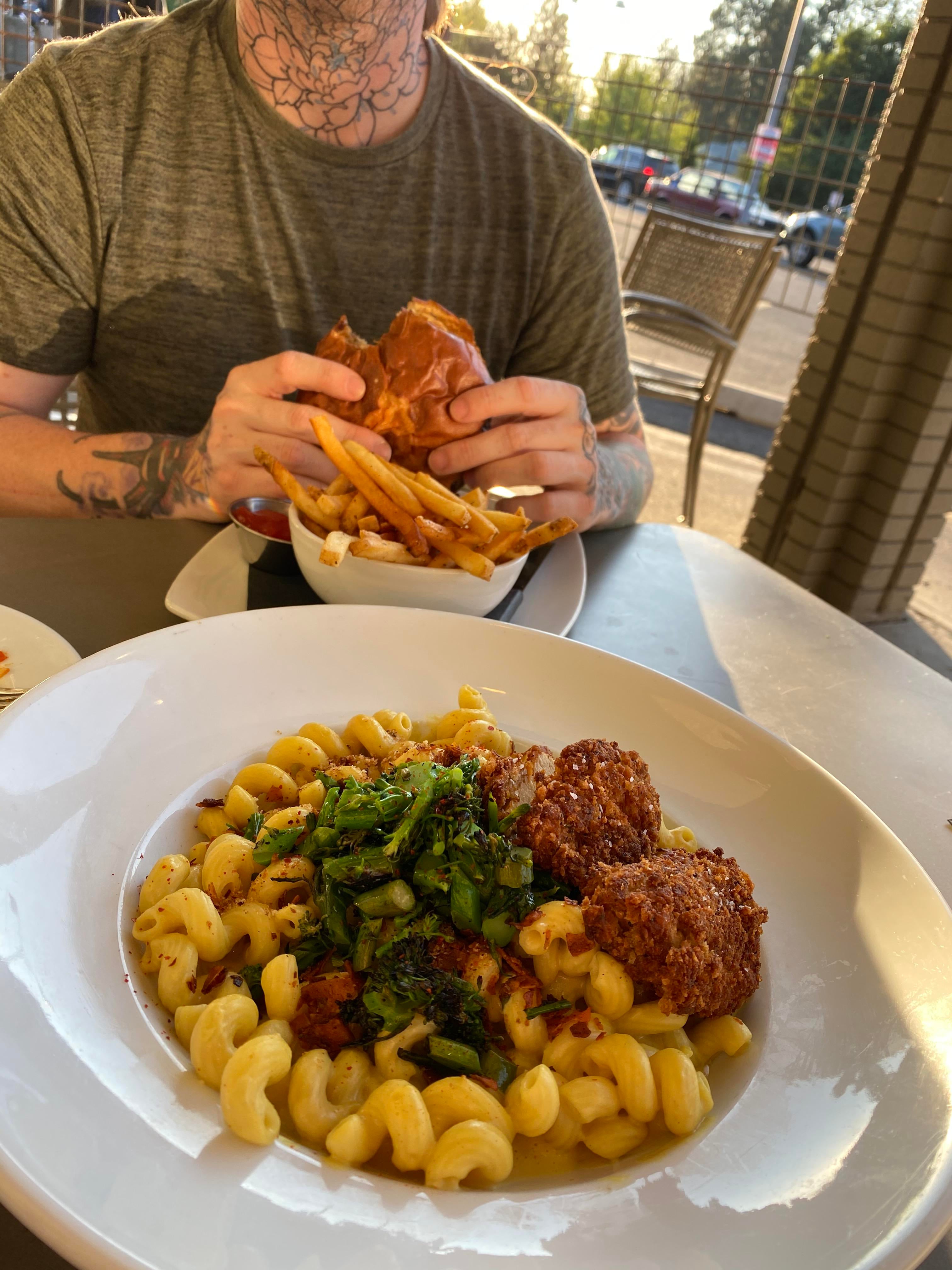 Amazing Mac ‘n Cheese w chkn at Rüt in Spokane, WA Dining and Cooking