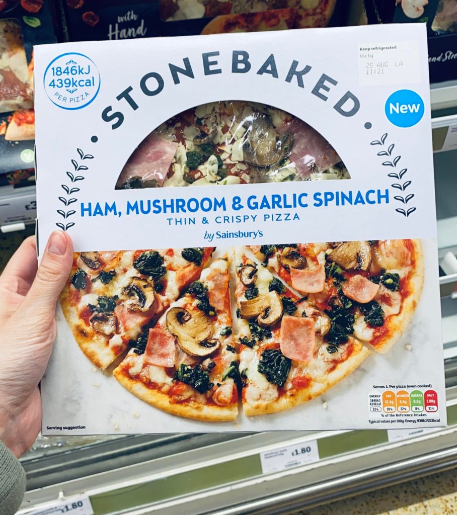 Sainsbury’s coming through with a delicious 1-person pizza for under 500 cals!