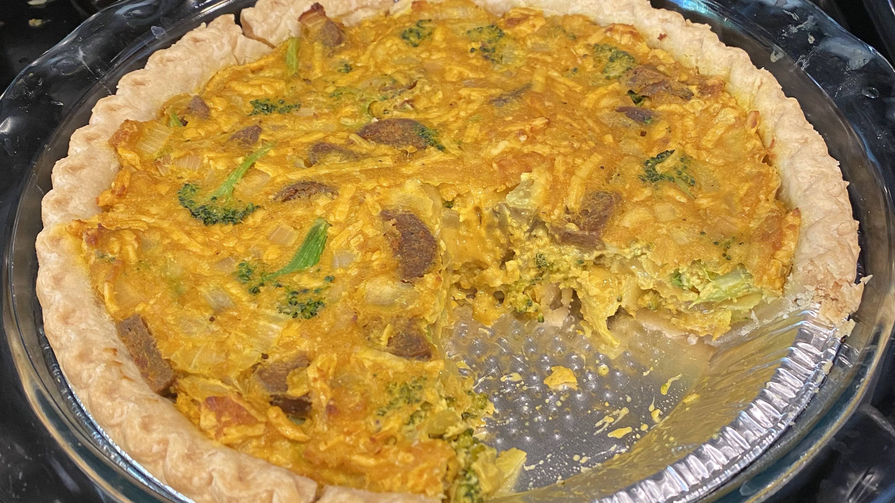 Onion/Broccoli/Sausage Quiche Dining and Cooking