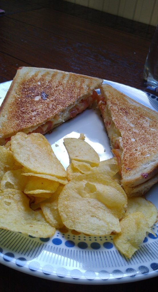 Grilled cheese and tomato sandwich with a side of crisps 🤙🏾