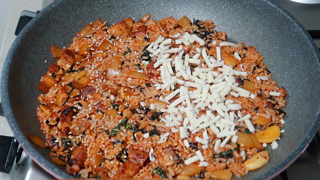 Samgyupsal fried rice (Korean style pork belly fried rice) Dining and