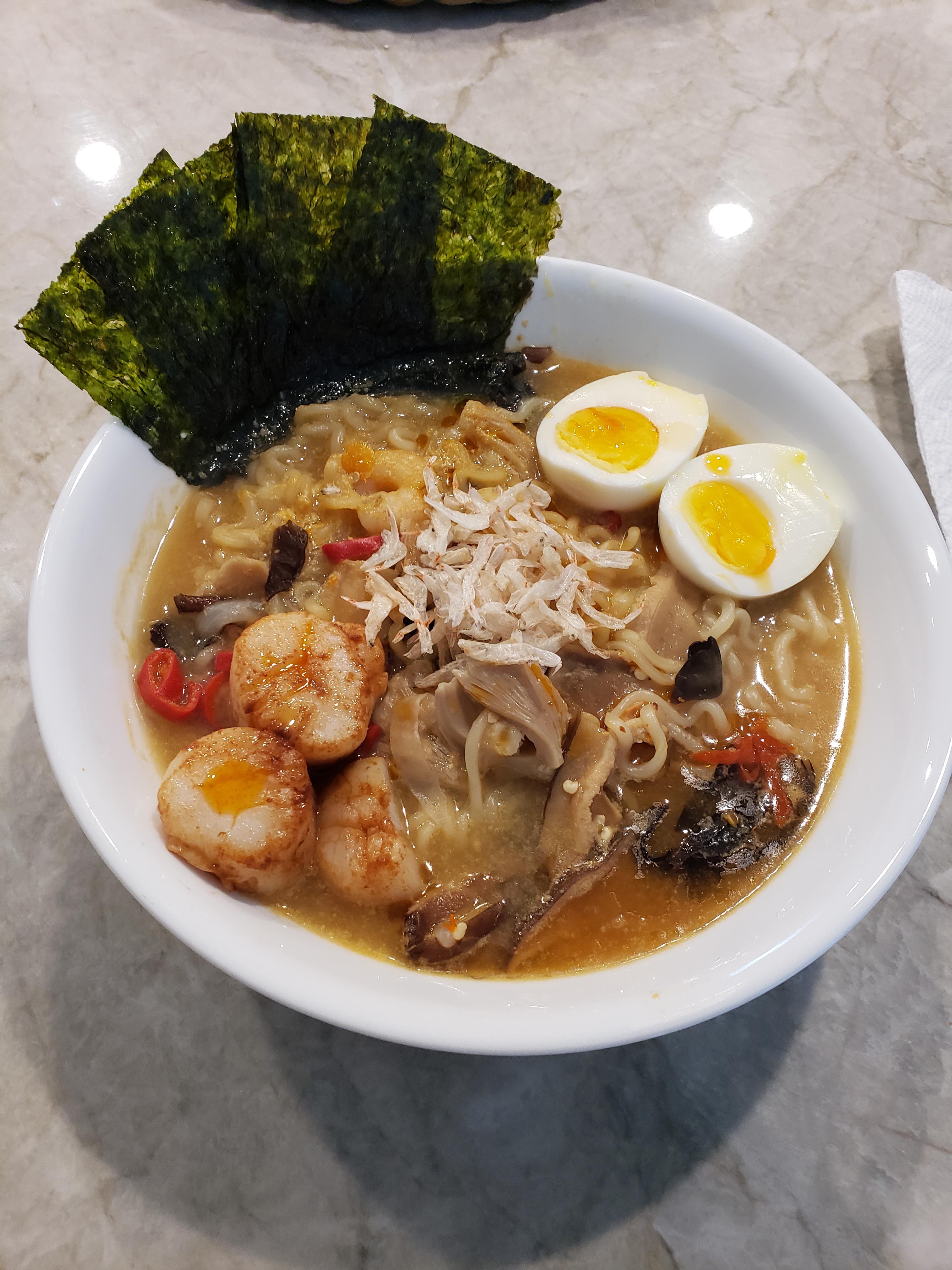 [Homemade] Seafood Ramen with Homemade Lobster stock Dining and Cooking