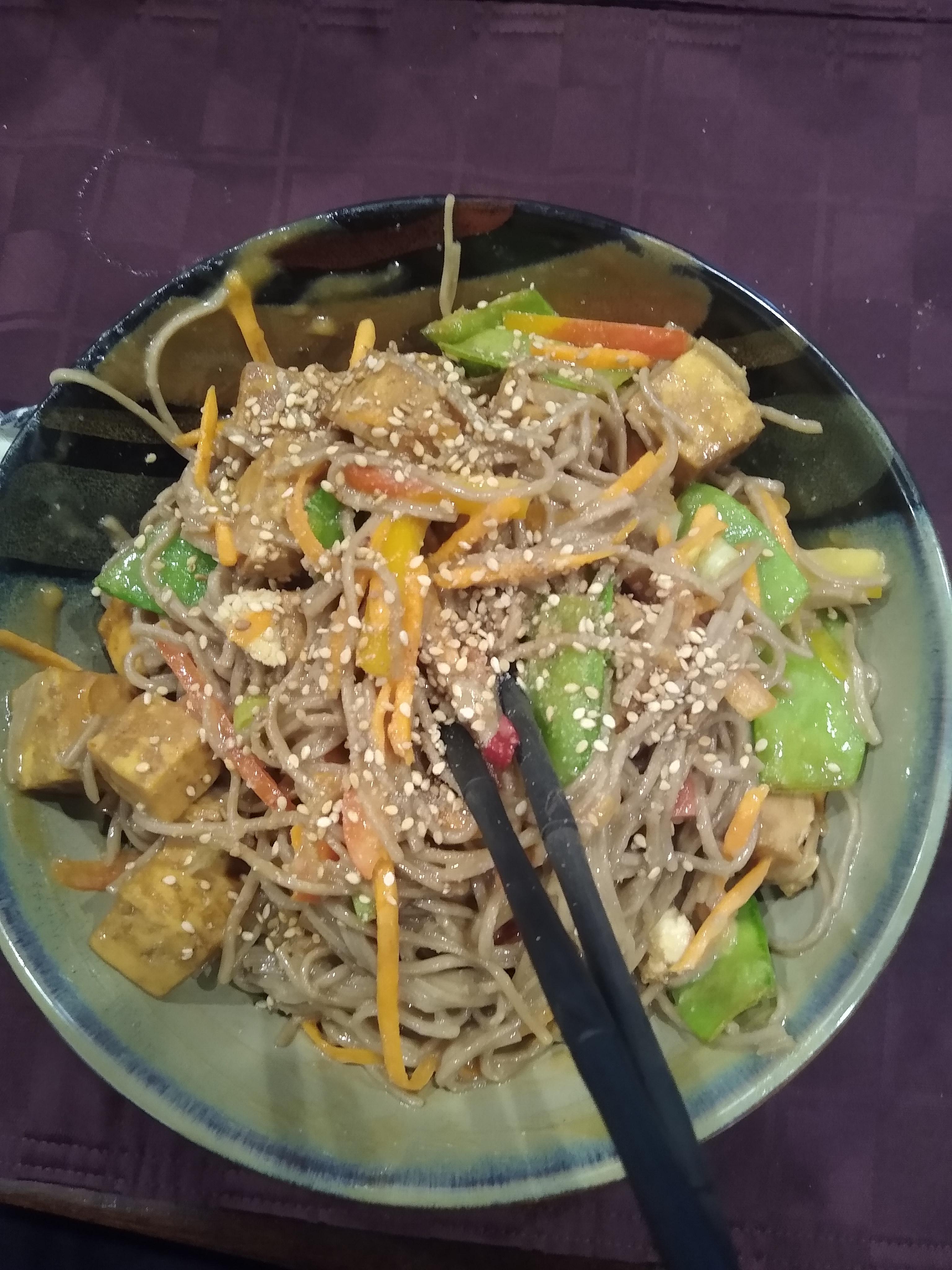 The noods are strong with this diet! 💪 Soba noodles with tofu and miso