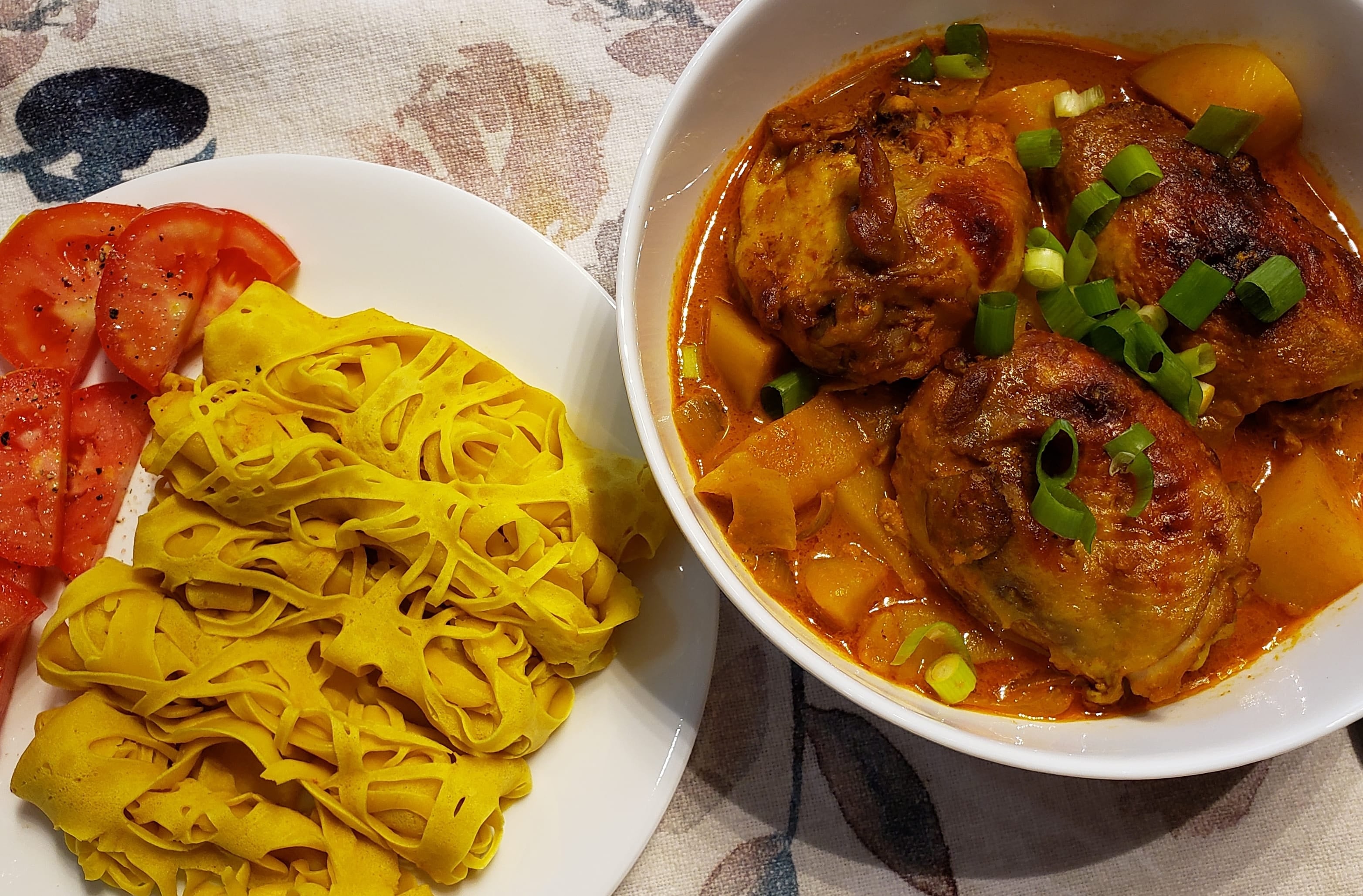 Malaysian chicken curry with roti jala pancakes) Dining and Cooking