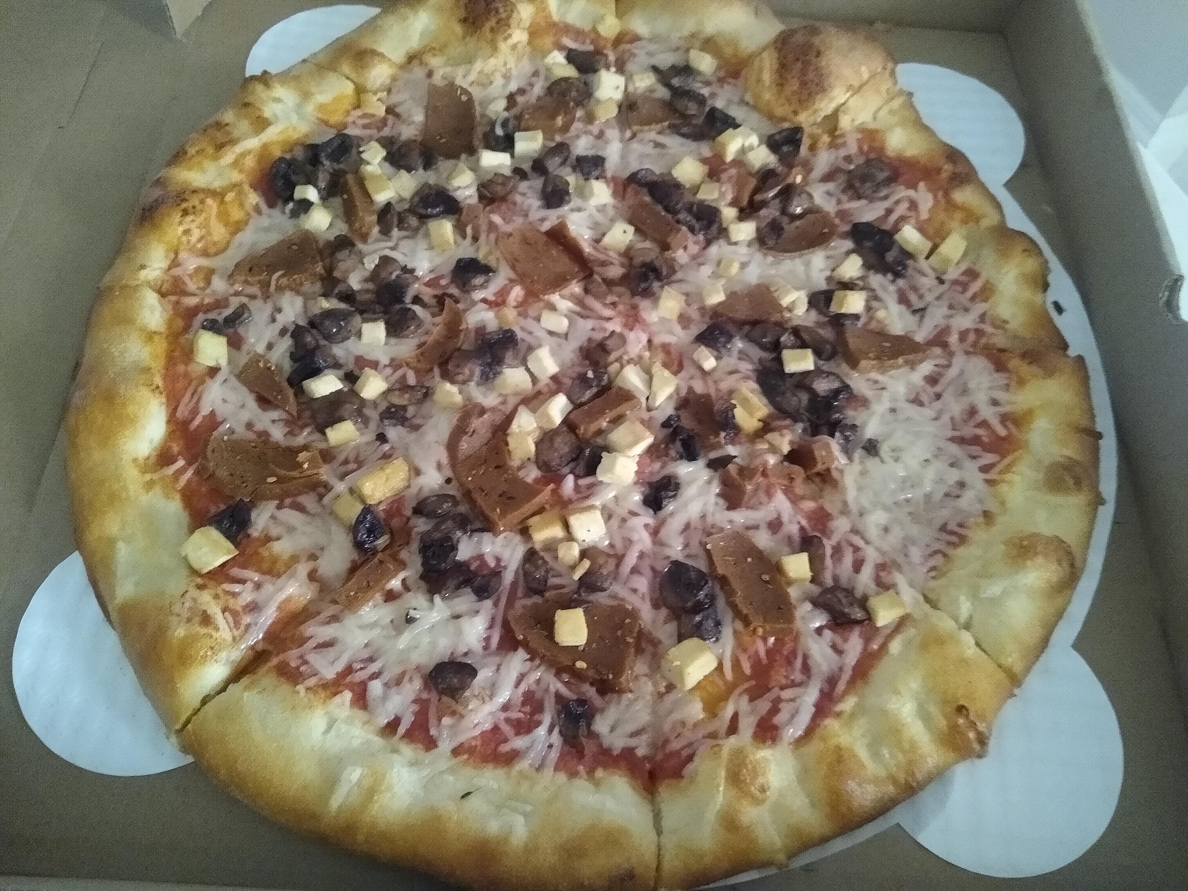 Thank you Hops and Pie, Denver, CO for restoring my faith in vegan pizza! Well done! Dining