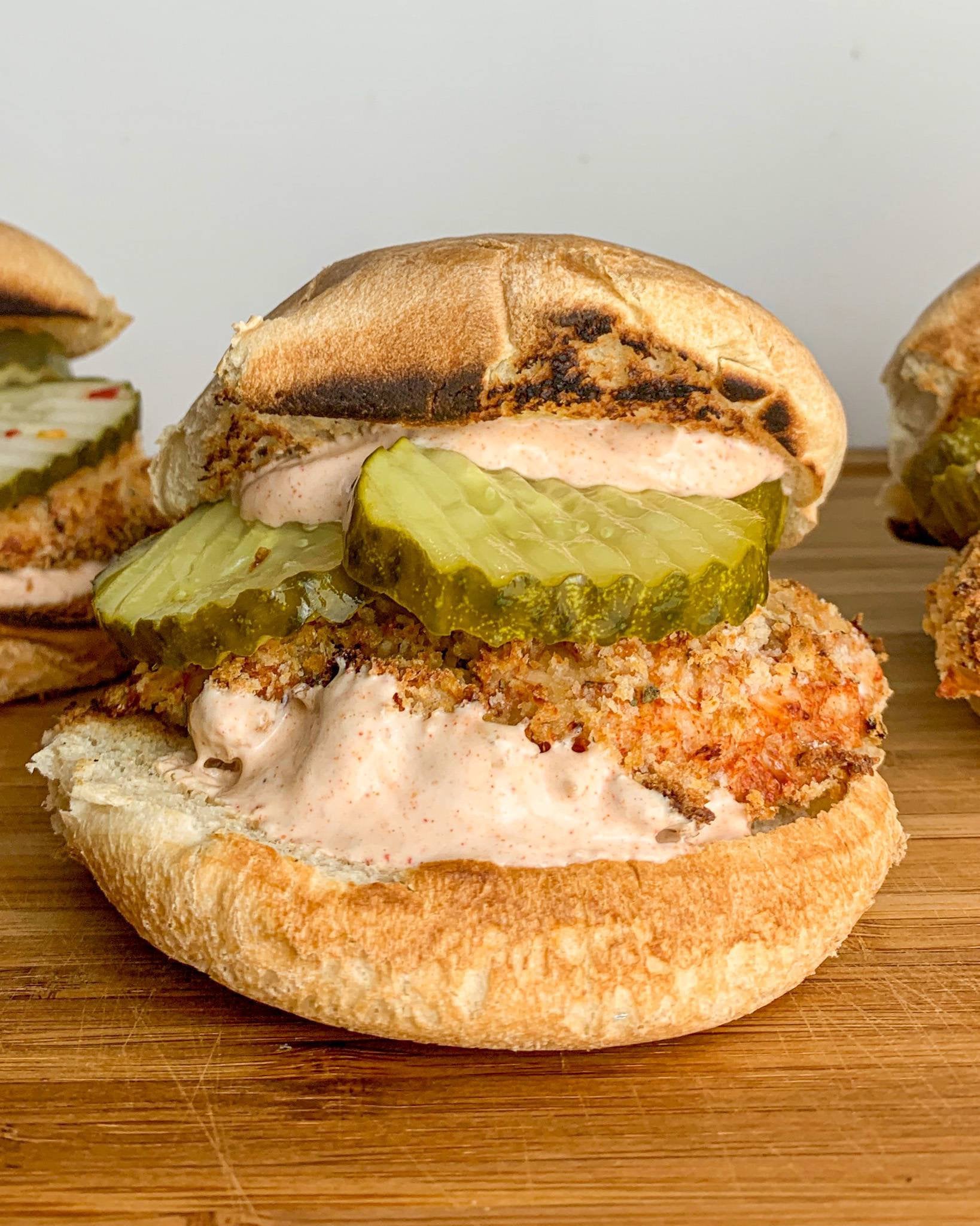crispy-chicken-sandwich-250-calories-dining-and-cooking