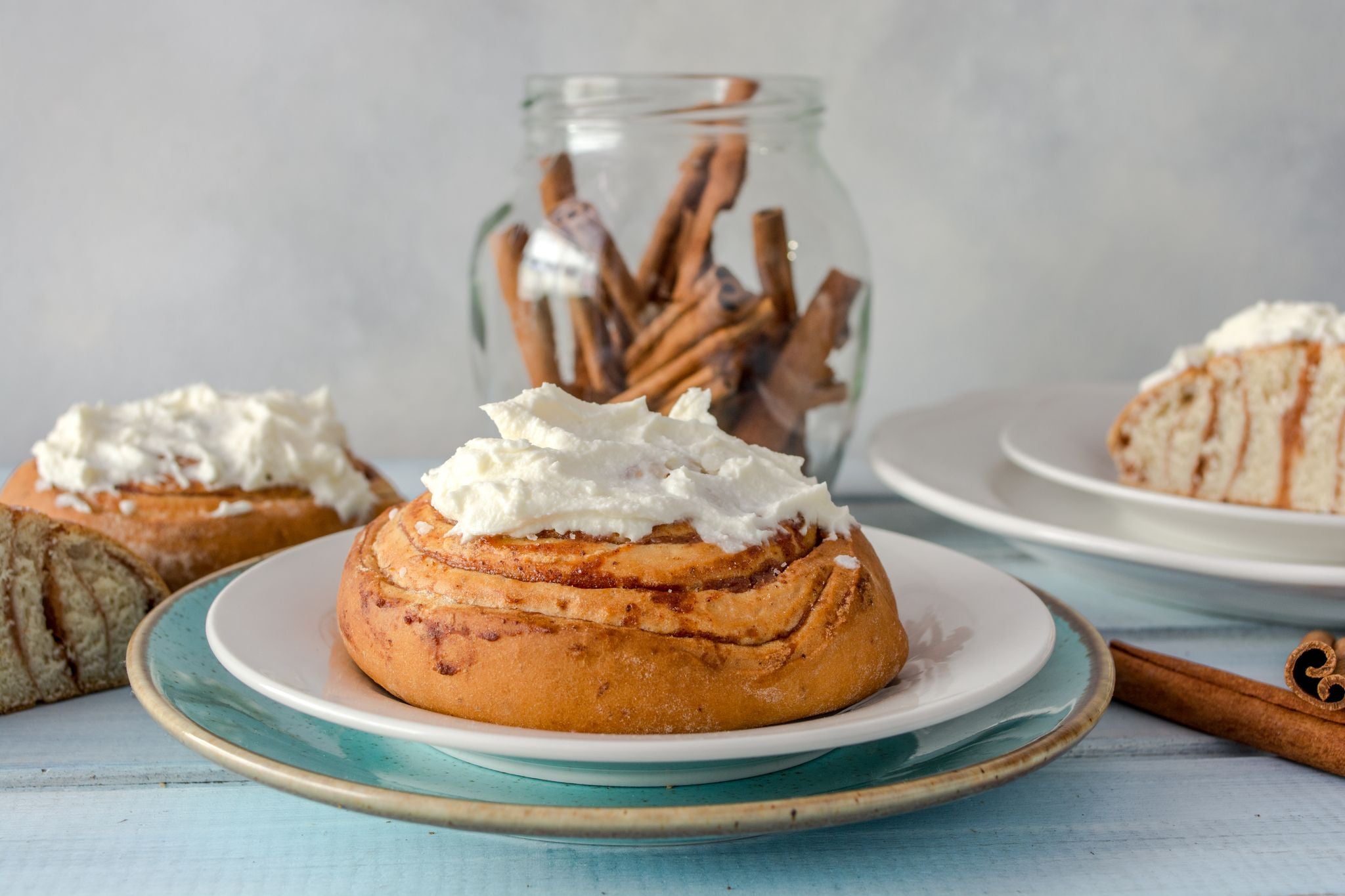 Alton Brown cooks a standing rib roast and yorkshire pudding, but now I