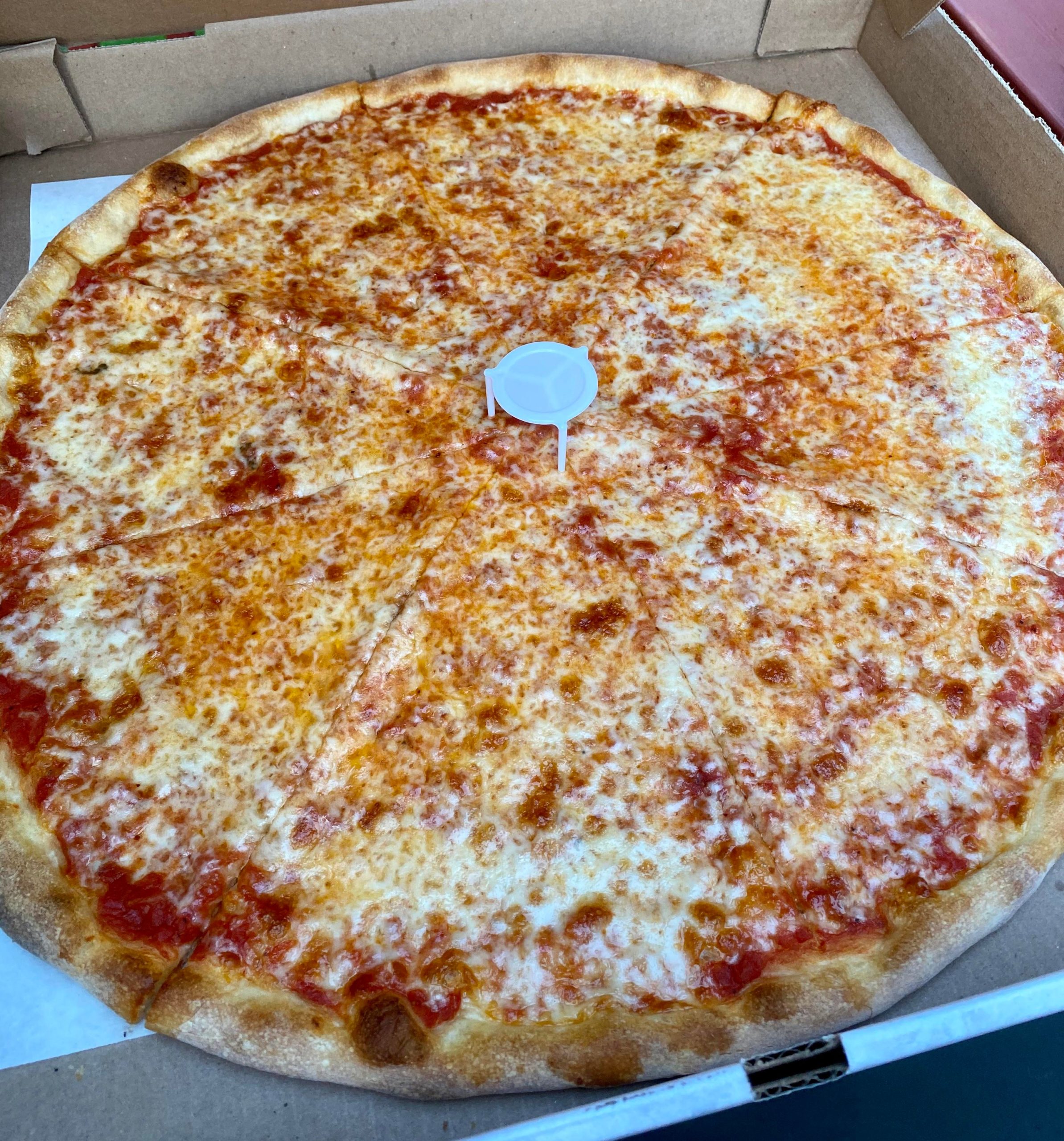NY Style, XL Pie. Thin crust with extra cheesy goodness 🤤💛 Dining and