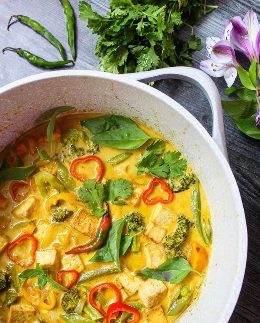 🇹🇭 Vegan Thai Green Curry with Tofu &amp; Vegetables. So flavorful! Recipe ...