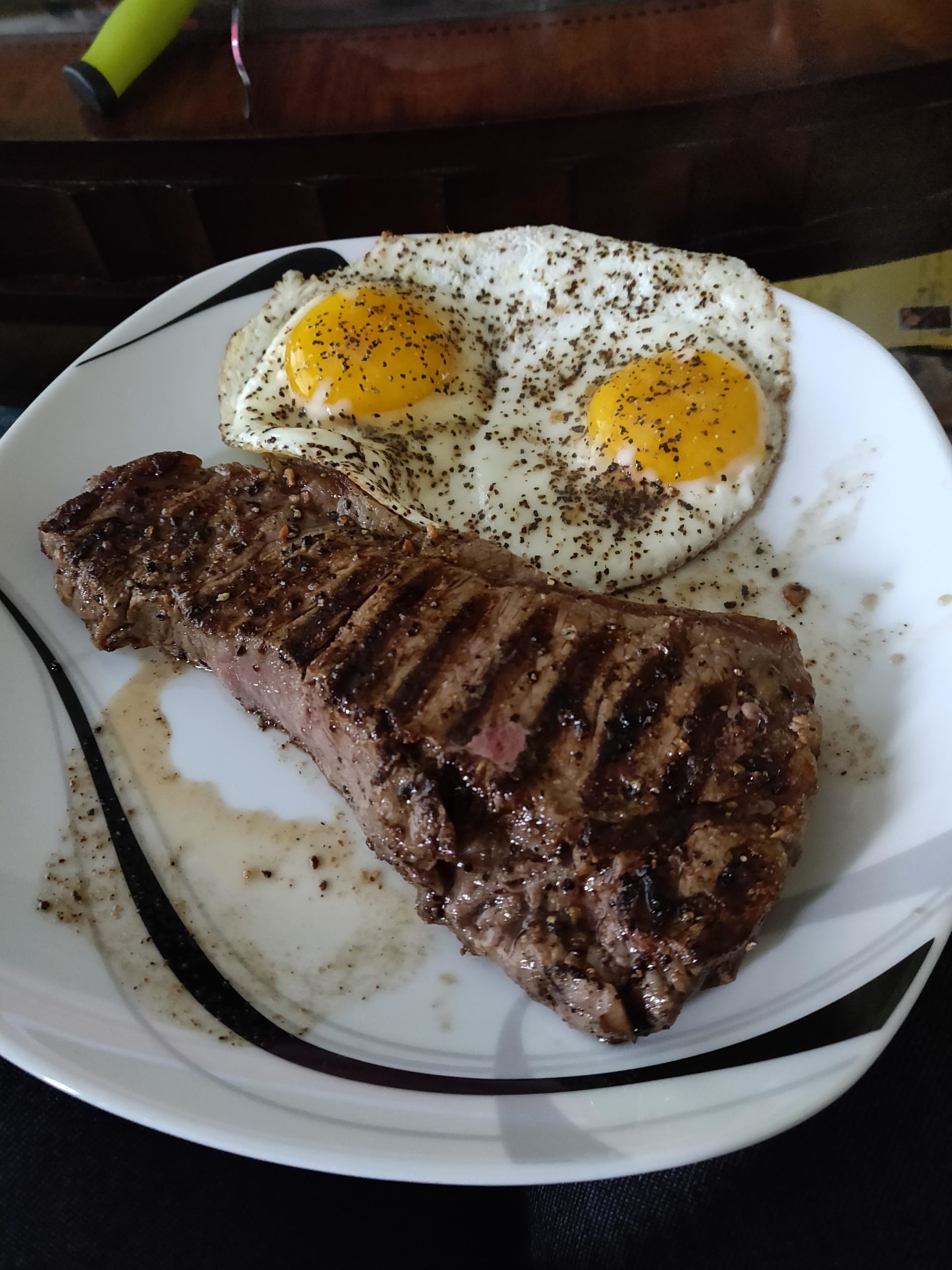 steak-and-eggs-dining-and-cooking