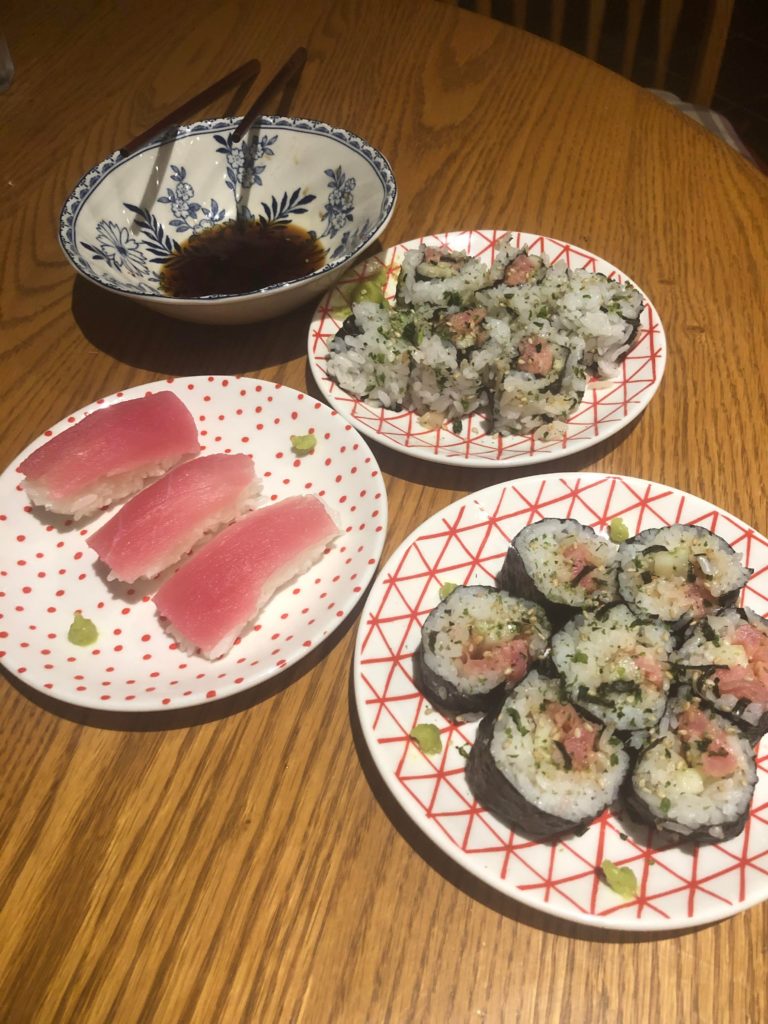 I made sushi for the first time today! Tuna nigiri and spicy tuna maki