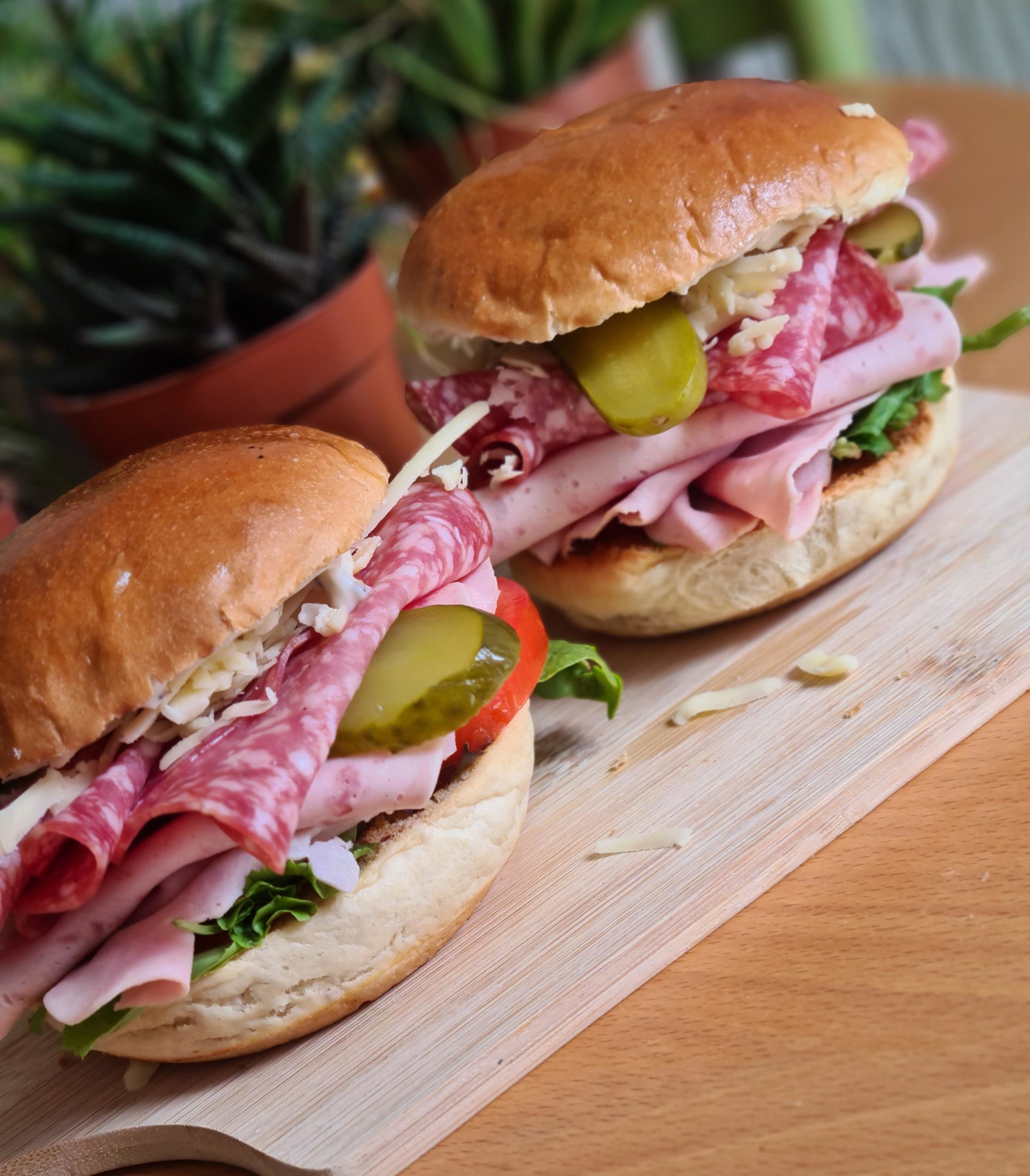 Salami, smoked ham, garlic sausage, pickles, tomato, mature cheddar