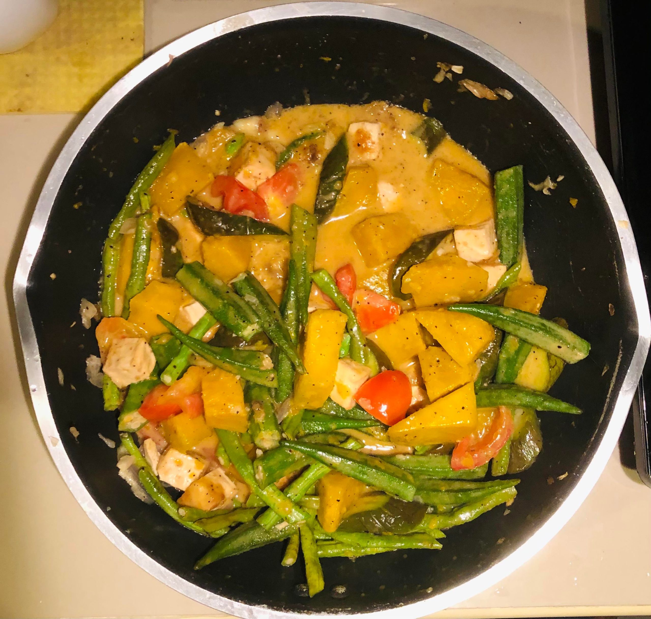 Simple recipe for Filipino coconutbased mixed veggies "Pinakbet