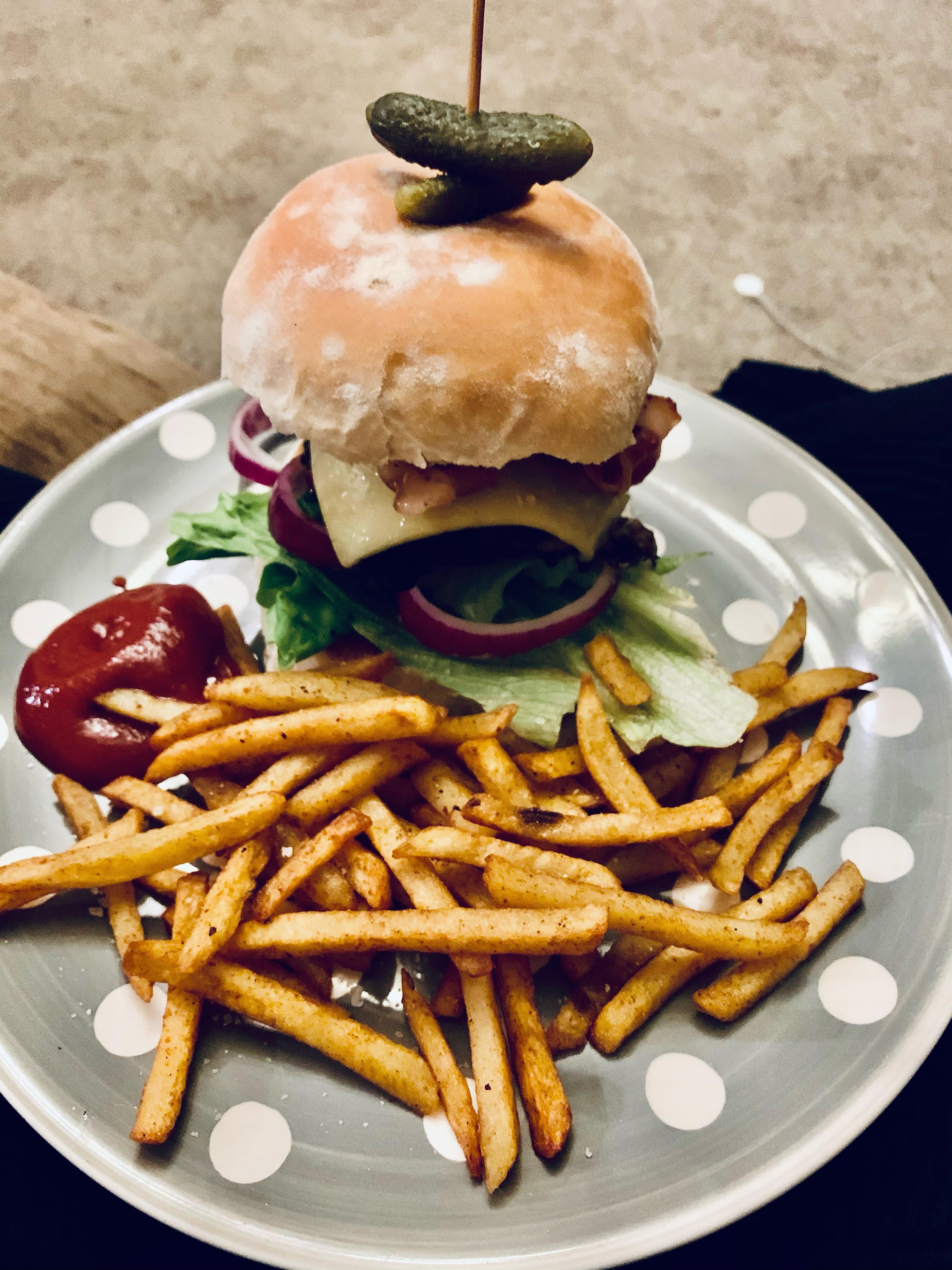 The best burger I have ever eaten, made by my daughter yesterday ...