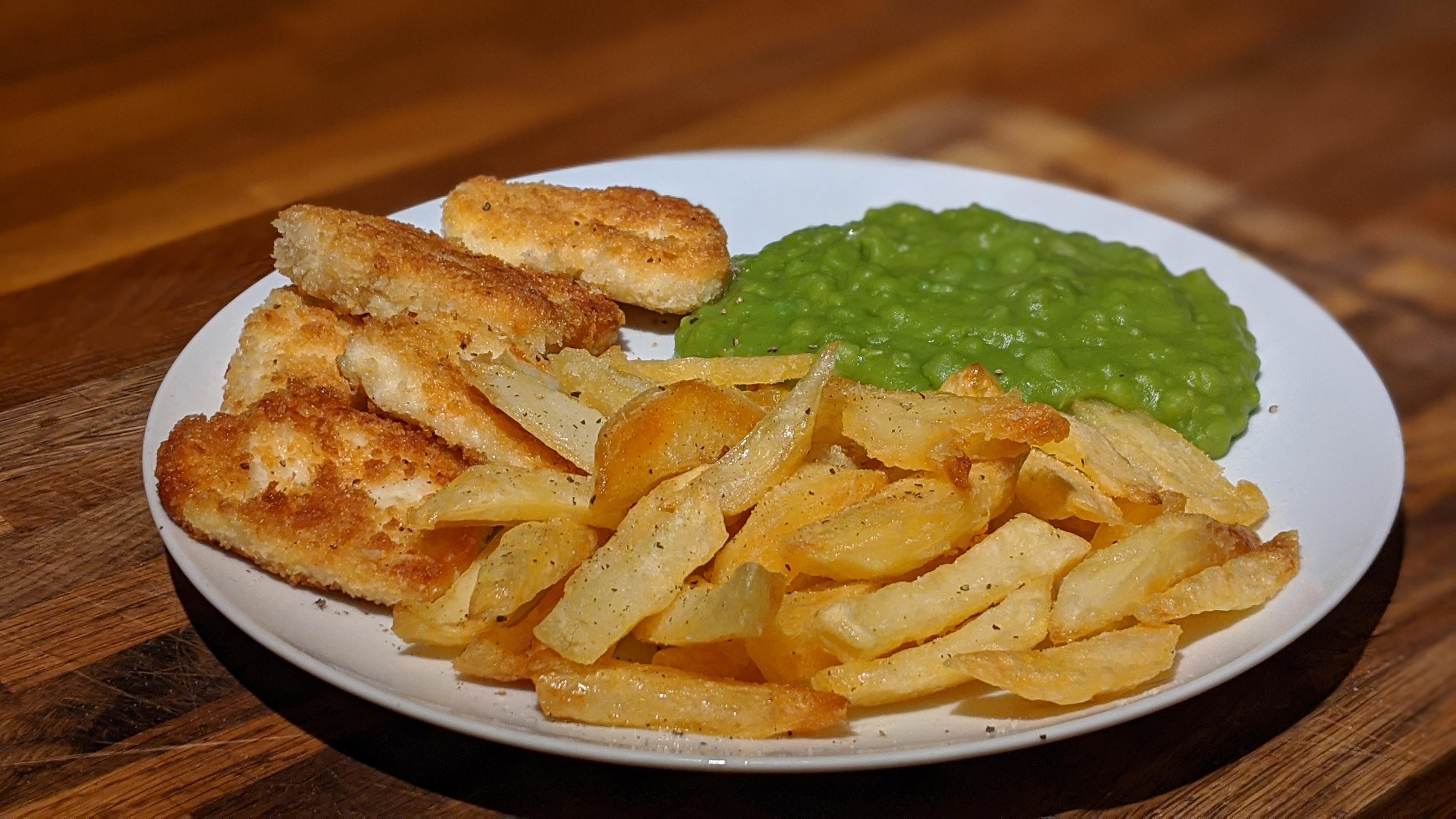 Twice cooked chips, panko breadcrumbed halloumi & mushy peas. Perfect