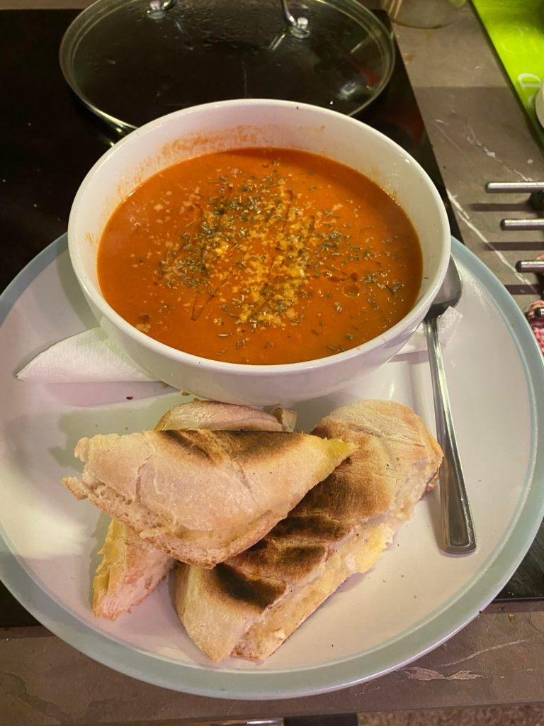 Red pepper, red onion and tomato soup with cheese melts