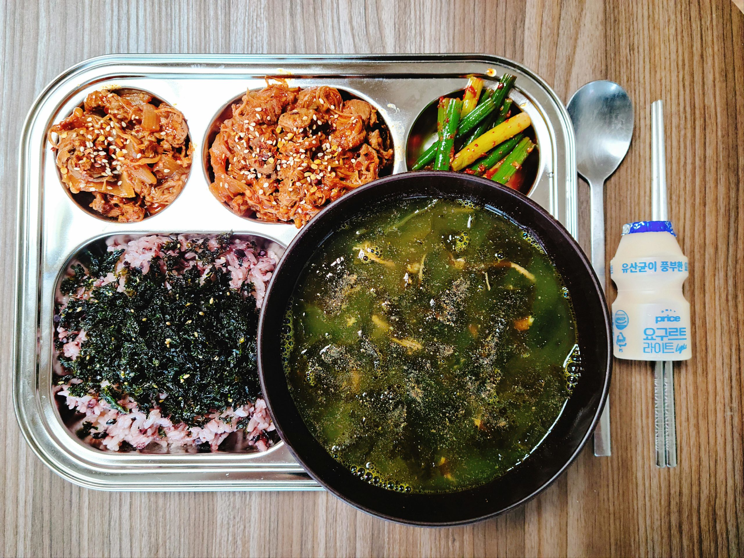 Another home cooked "Korean School Lunch"!!! Spicy bulgogi, garlic