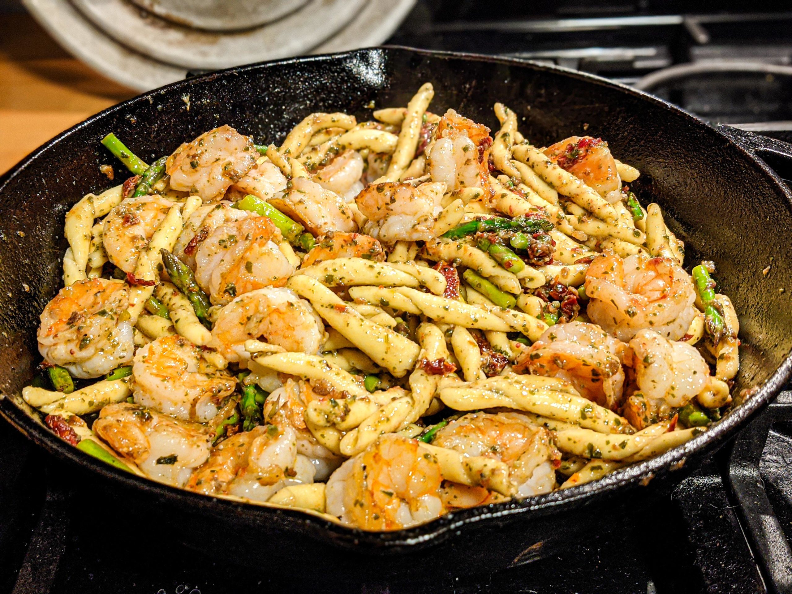 Let's clean out the fridge! Pasta with pesto, seared shrimp, asparagus
