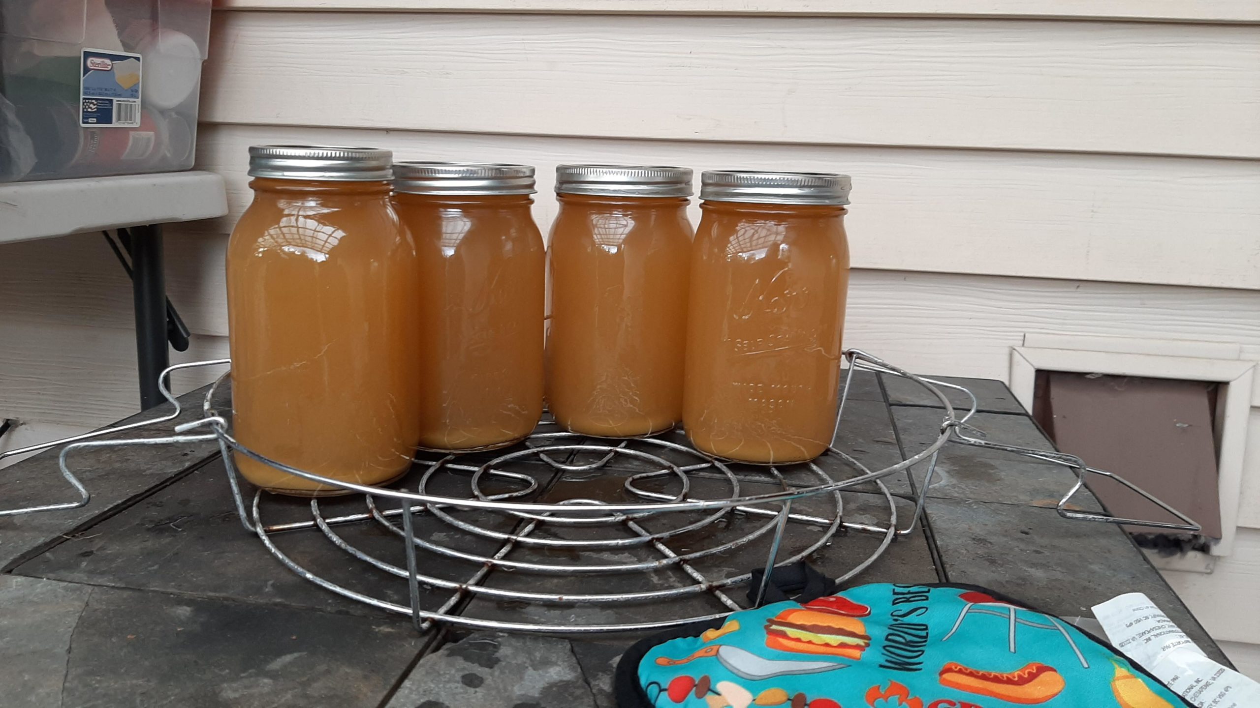 30 lbs of apples makes 4 quarts of juice Dining and Cooking
