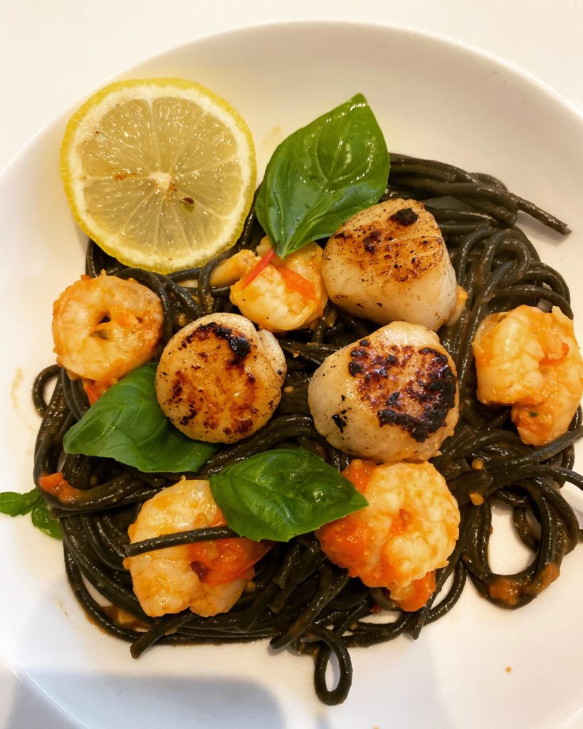 Cuttlefish Ink spaghetti with scallops and prawns [homemade]