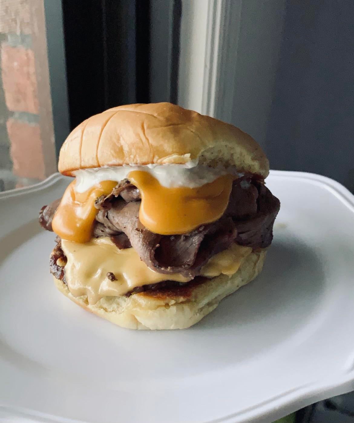 Bun, single smash, American cheese, roast beef, cheddar sauce, horsey sauce, bun Dining and