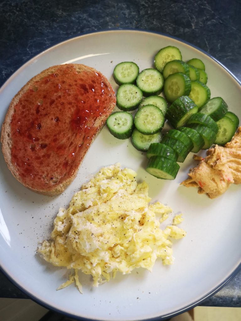 Snack-style Lunch - scrambled eggs, toast with jam, cucumbers and hummus [393cals]