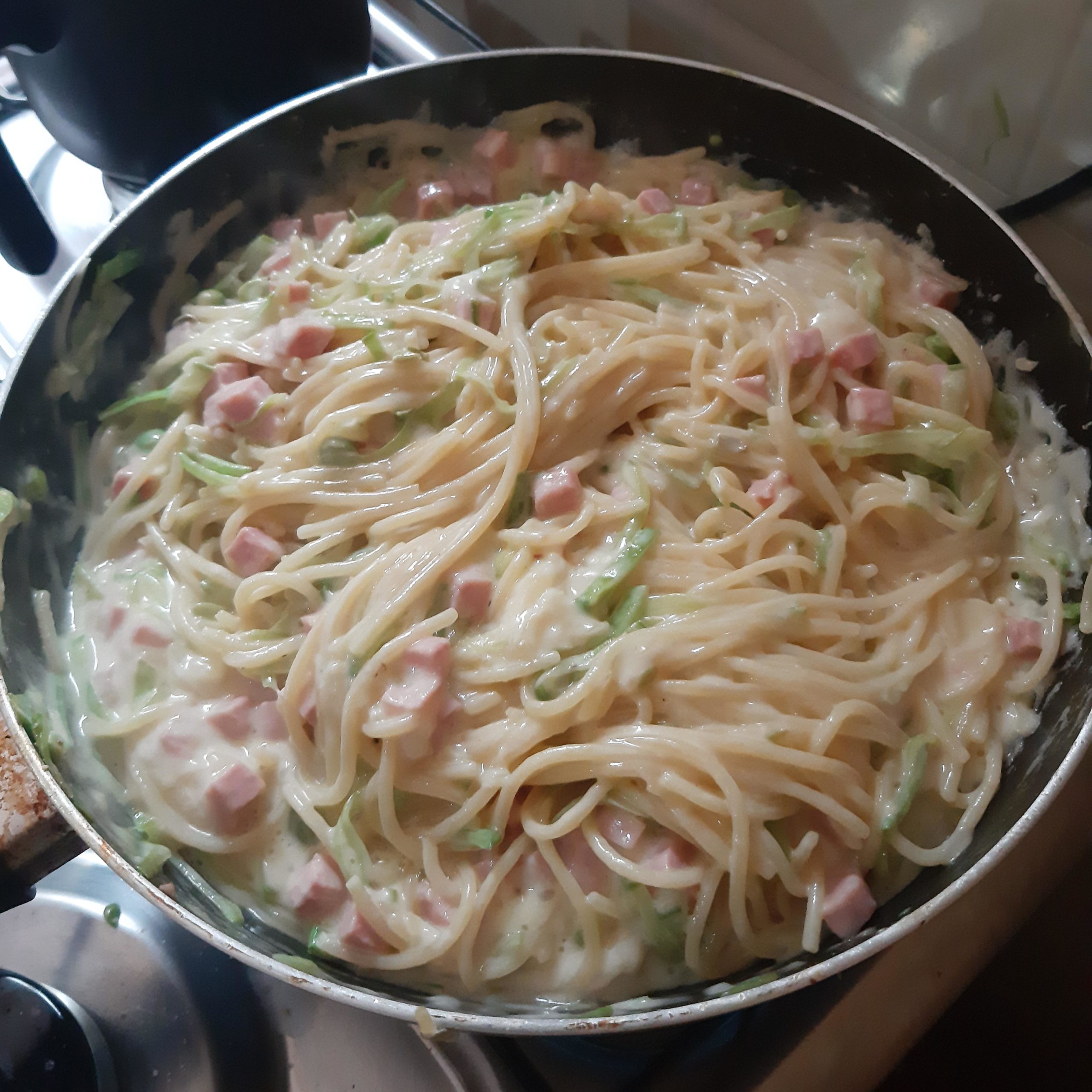I made Spaghetti Carbonara with heavy cream, snow pea, a lot of