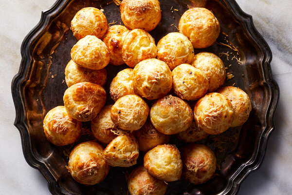 Cacio e Pepe Cheese Puffs