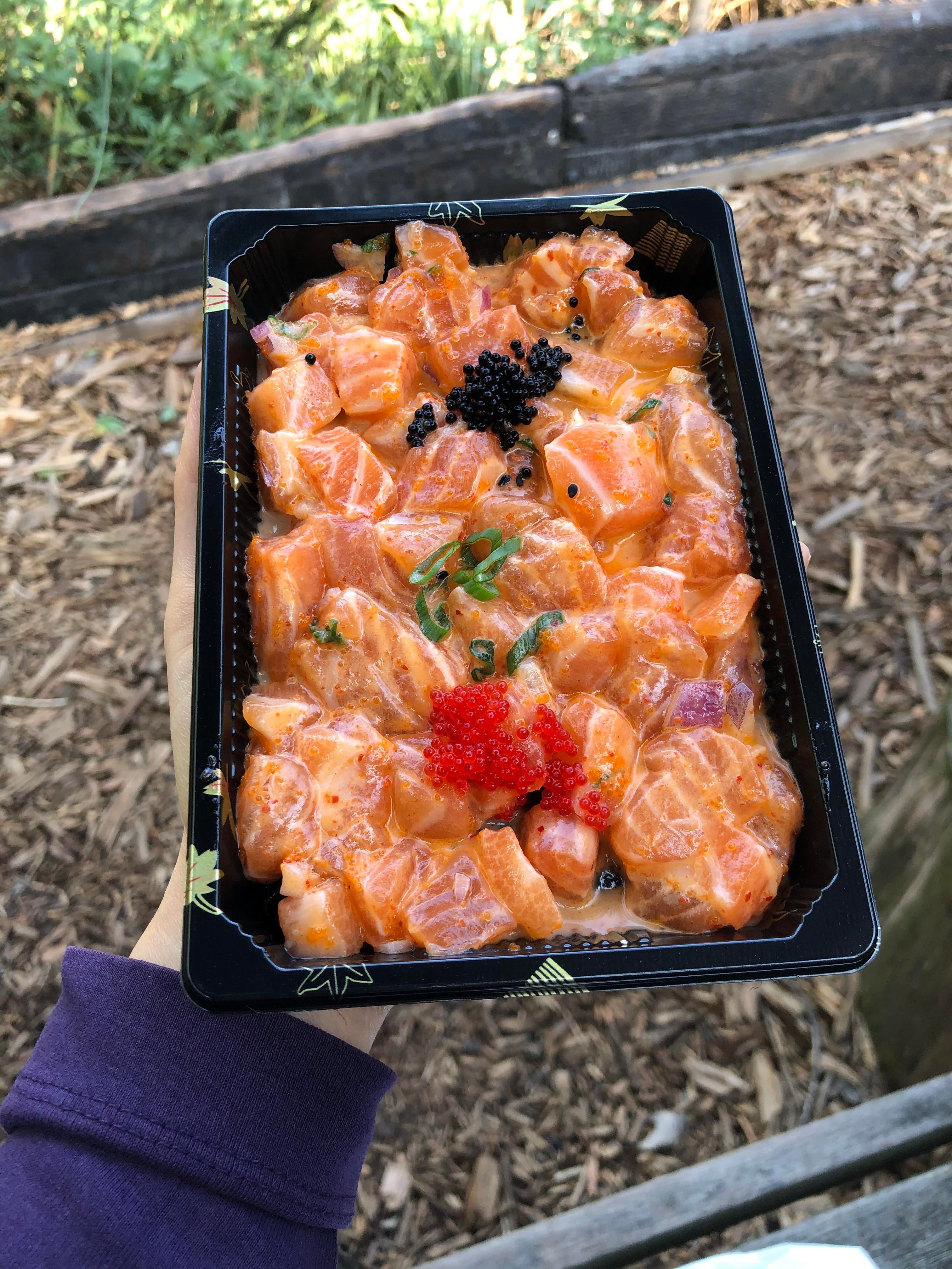 Spicy salmon poke Dining and Cooking