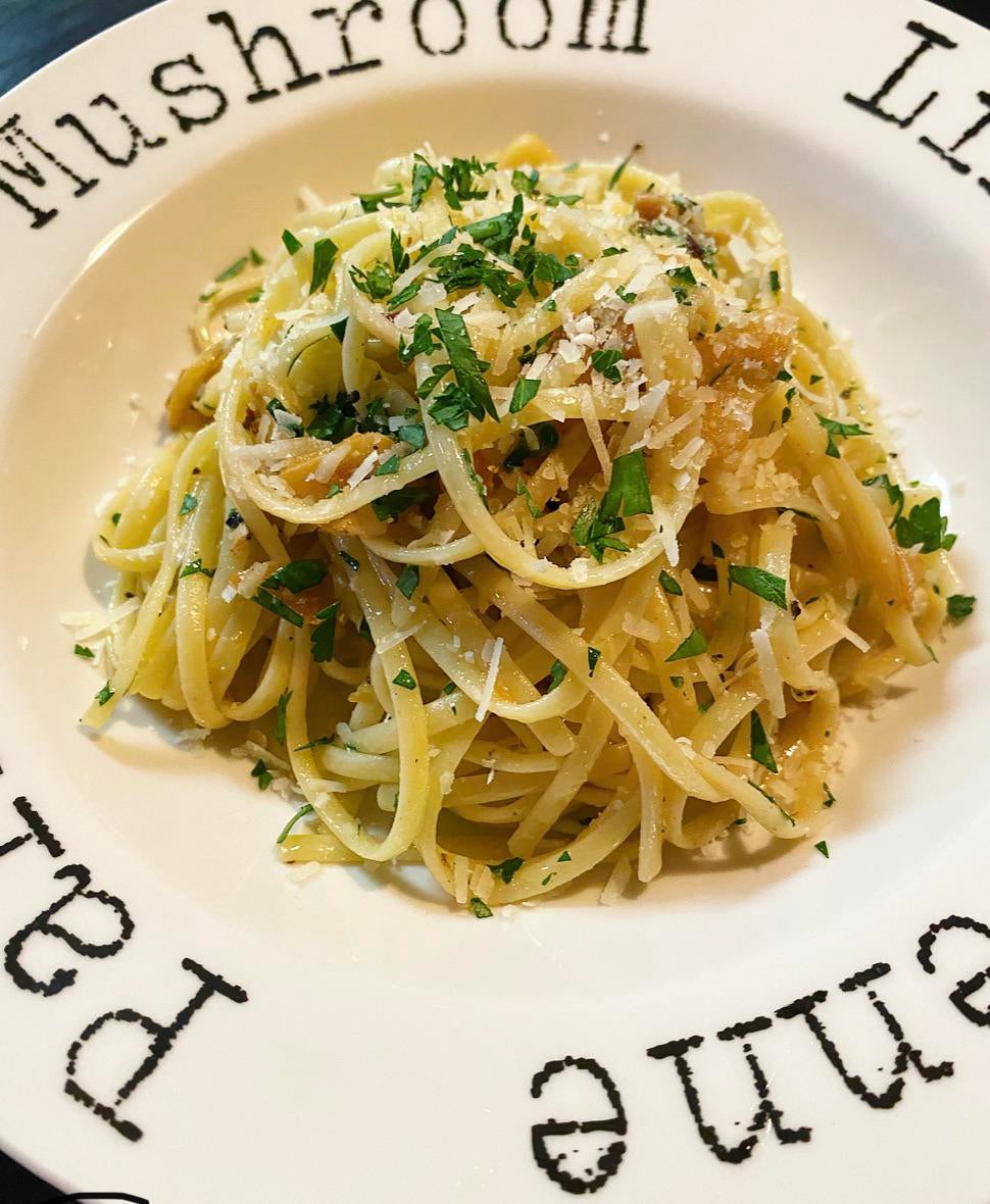 Linguine Aglio e Olio. 🧄 🌿 Dining and Cooking