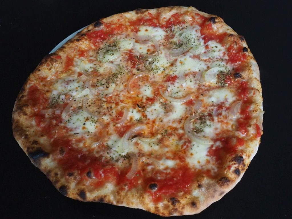 Pizza Cipolla for late lunch