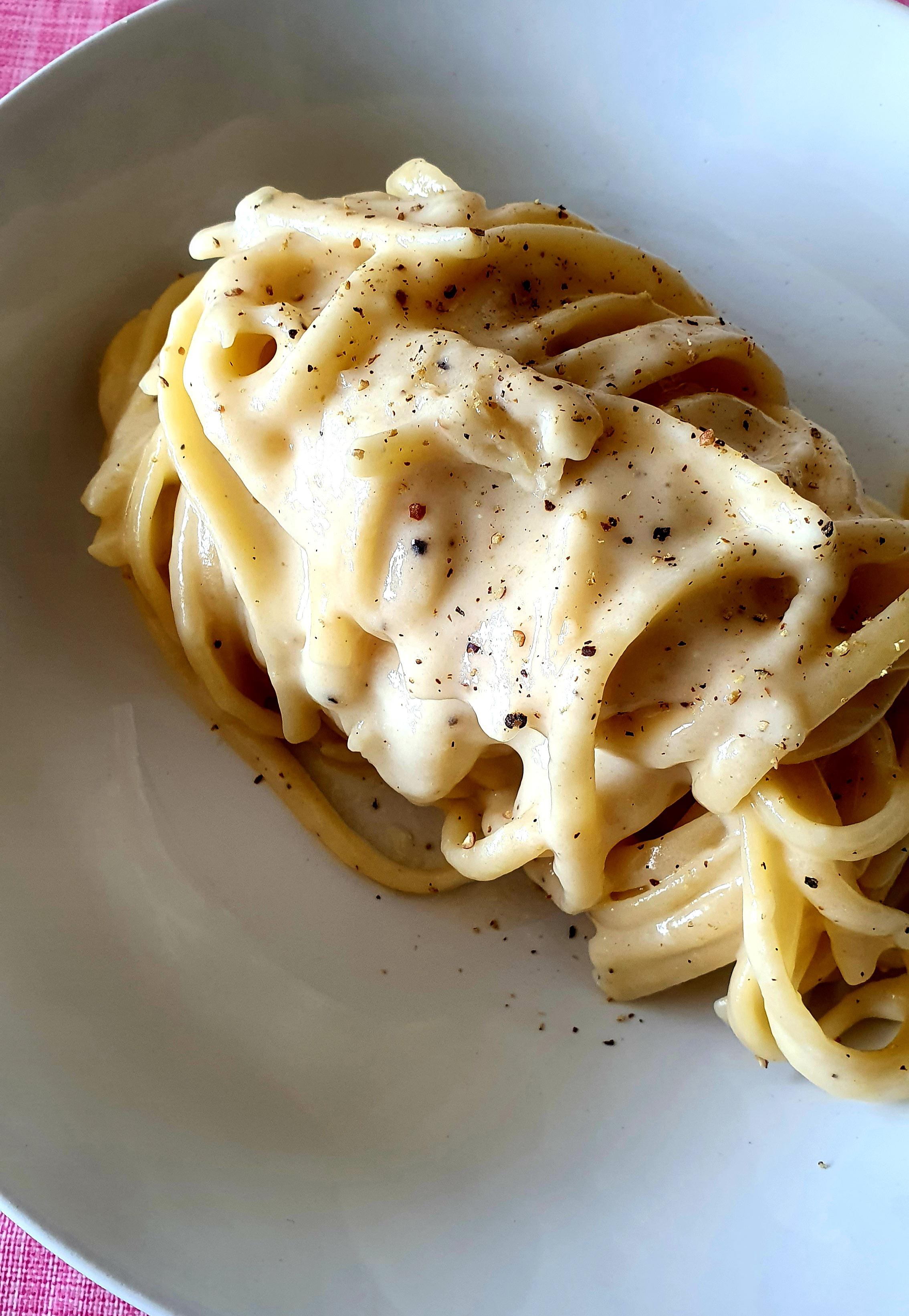 Homemade linguine "cacio e pepe" Dining and Cooking