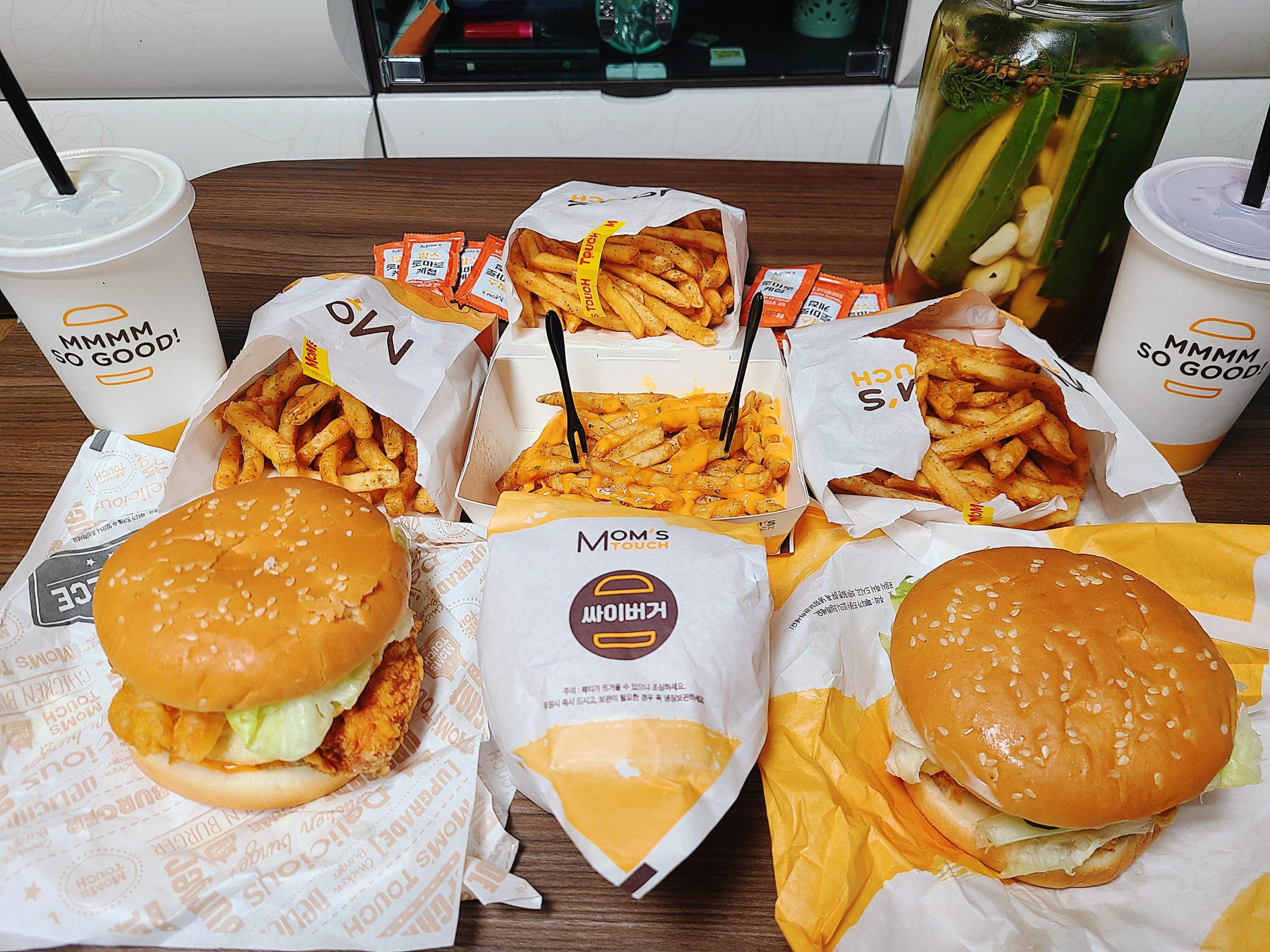 Mom's Touch Cajun Chicken and Burgers in Korea! Dining and Cooking