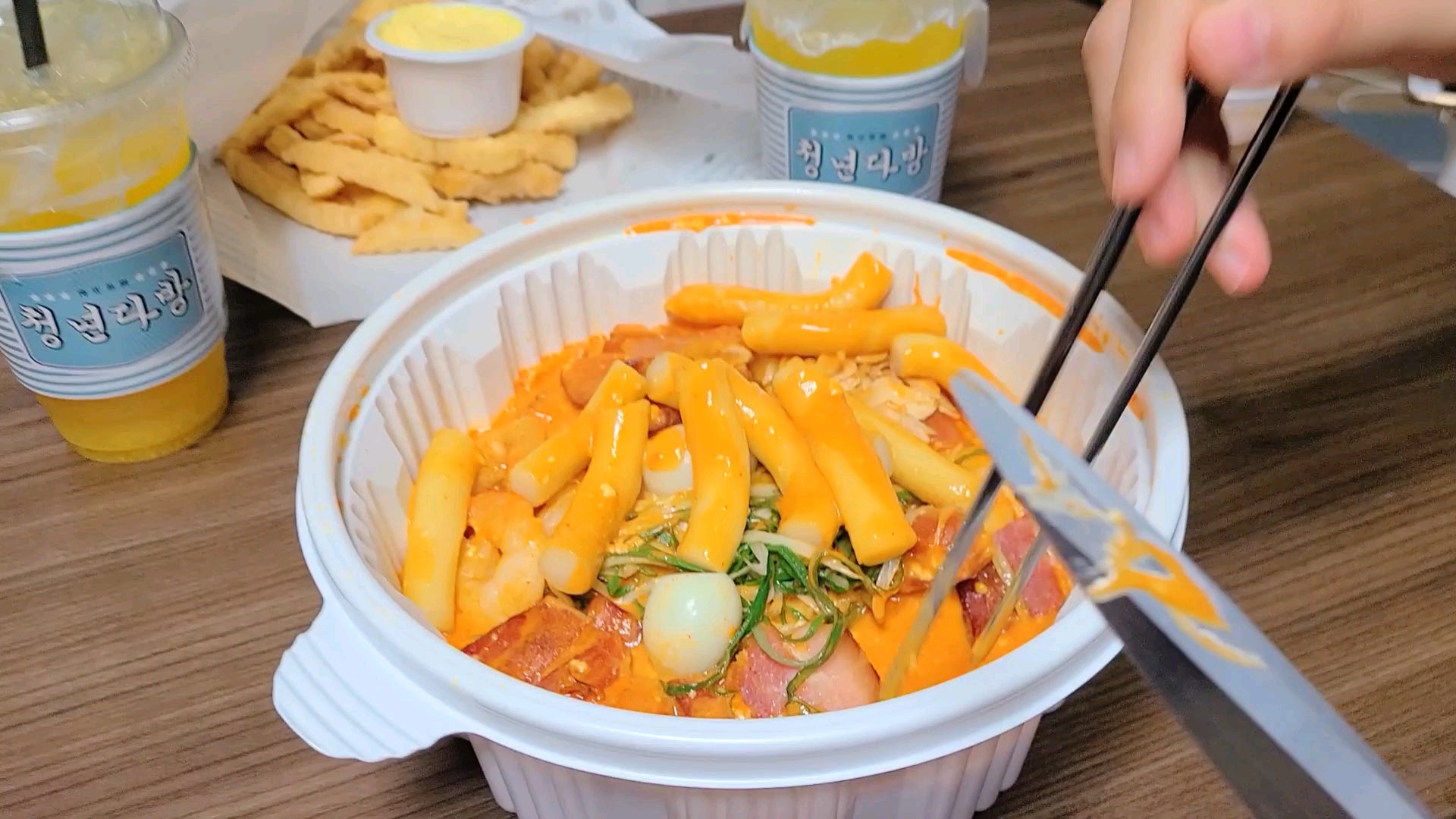 Butter Garlic Tteokbokki Gif! Dining and Cooking