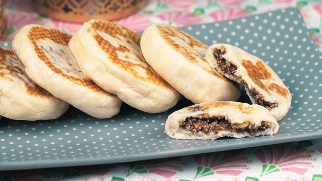 Hotteok - Korean Sweet Buns with Peanuts, Cinnamon and Honey Filling
