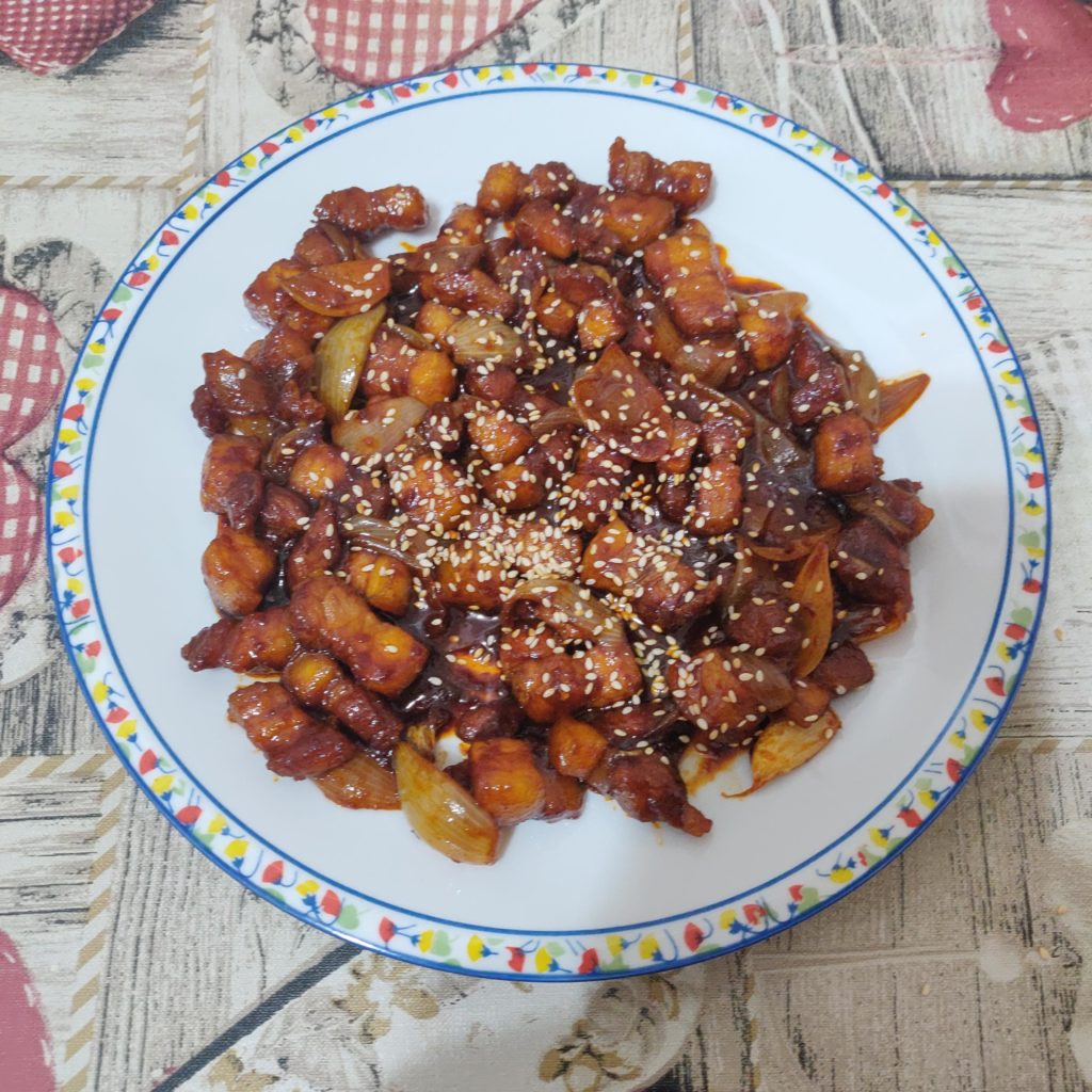 파 제육 볶음 - Spicy stir fried pork and onions recipe courtesy of Paik's cuisine