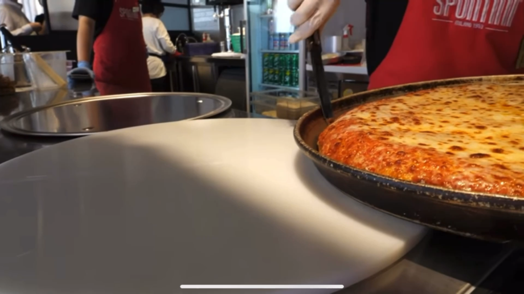 Automatic pizza cutter & A thicc cheese pizza