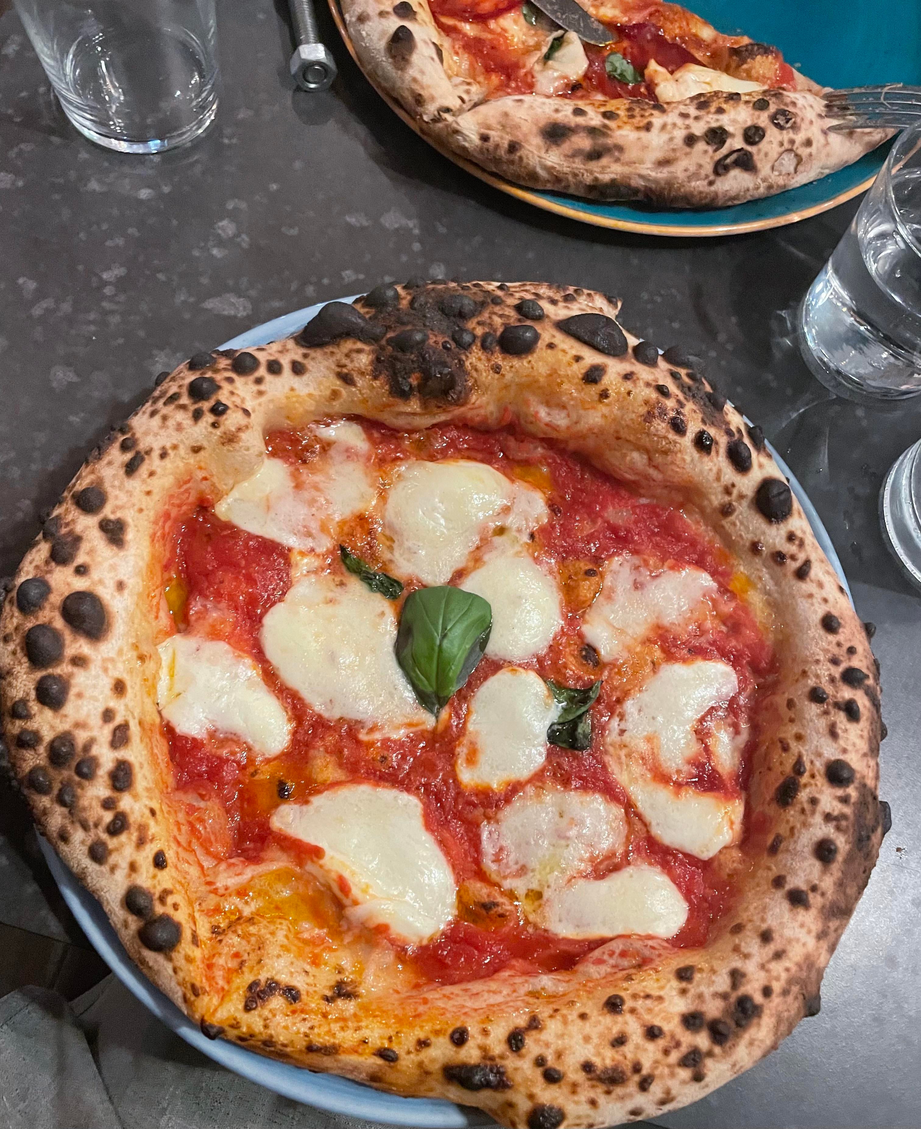 Just a 100 italian Margherita pizza from Rome to restore your faith in