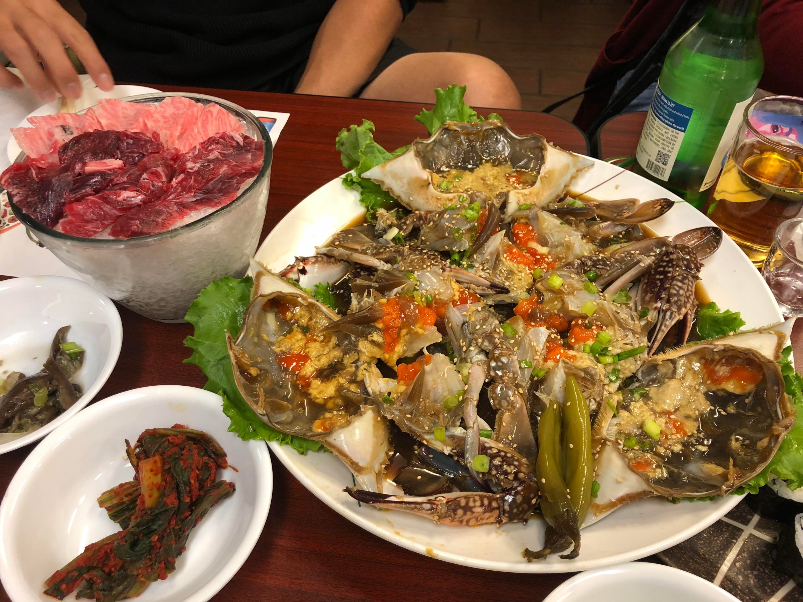 게장 Marinated Raw Crabs. Dining and Cooking