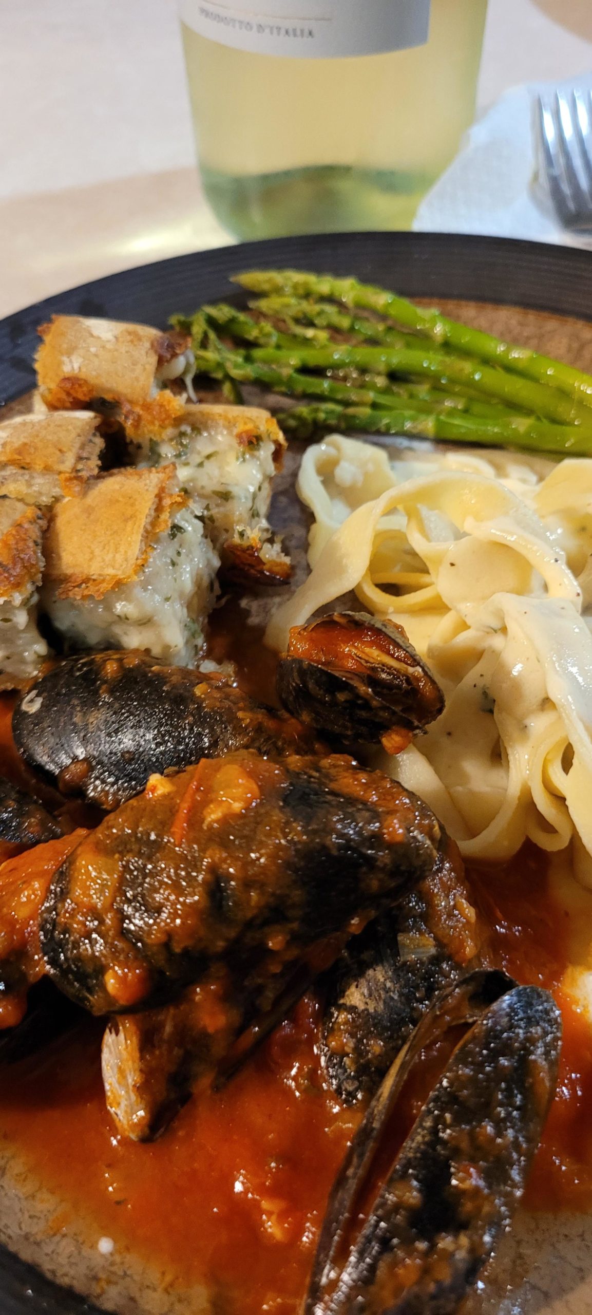 Mussels fra diavolo, pasta and alfredo sauce from scratch. Dining and